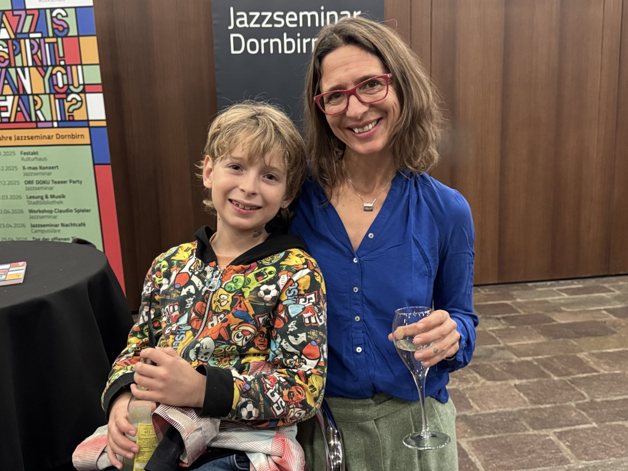 Tanzpädagogin Carolina Fink mit Sohn Minoas.