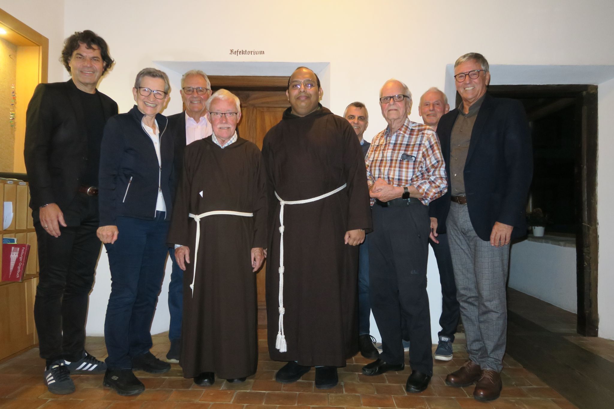 Vorstand des Freundeskreises: Bürgermeister Rädler, Greti Schmid, Edgar Mayer, Karl Martin, Guardian Dhil, Roman Friedrichs, Lothar Giesinger, Wolfgang Matt.