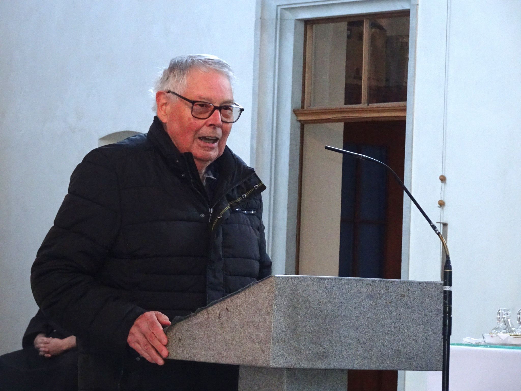 Klostervater Elmar Mayer blickte in seiner Rede auf die bewegte Geschichte des Klosters zurück und ist dankbar, dass die Patres für die nächsten Jahre weiterhin einen Platz im Kloster haben.