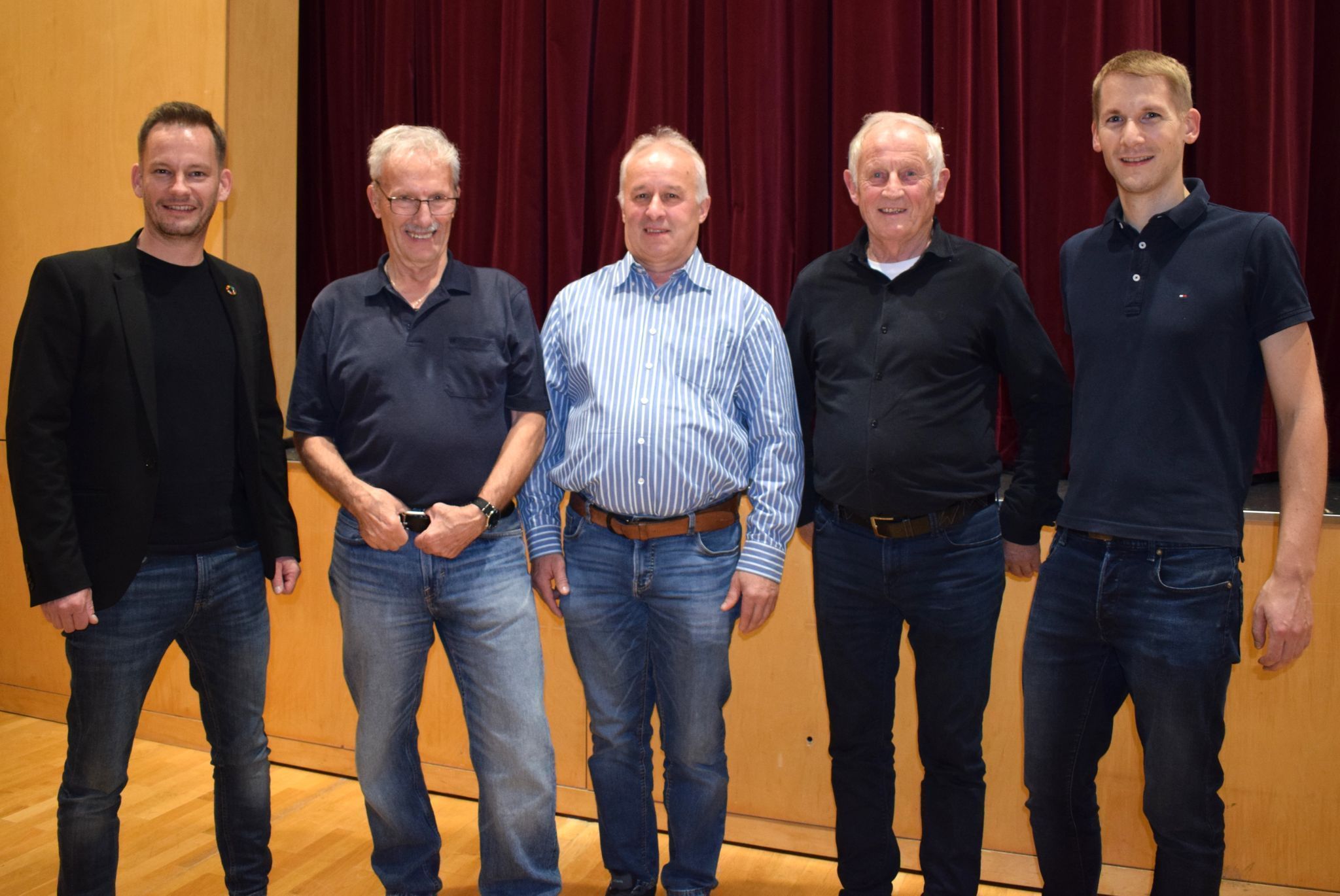 Neben Peter Moser (2.v.l.) trugen auch Bgm. Philipp Fasser, Friedrich Vögel, Gerhard Lipburger und Mathias Willam zum Film bei.