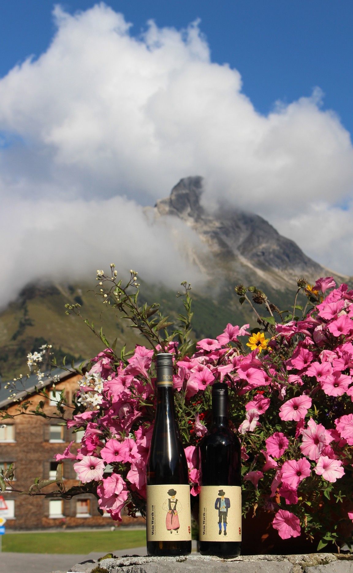 Jetzt hat auch Warth „seine“ Weine – zum Genießen im Urlaub und als originelles Mitbringsel für die Daheimgebliebenen.