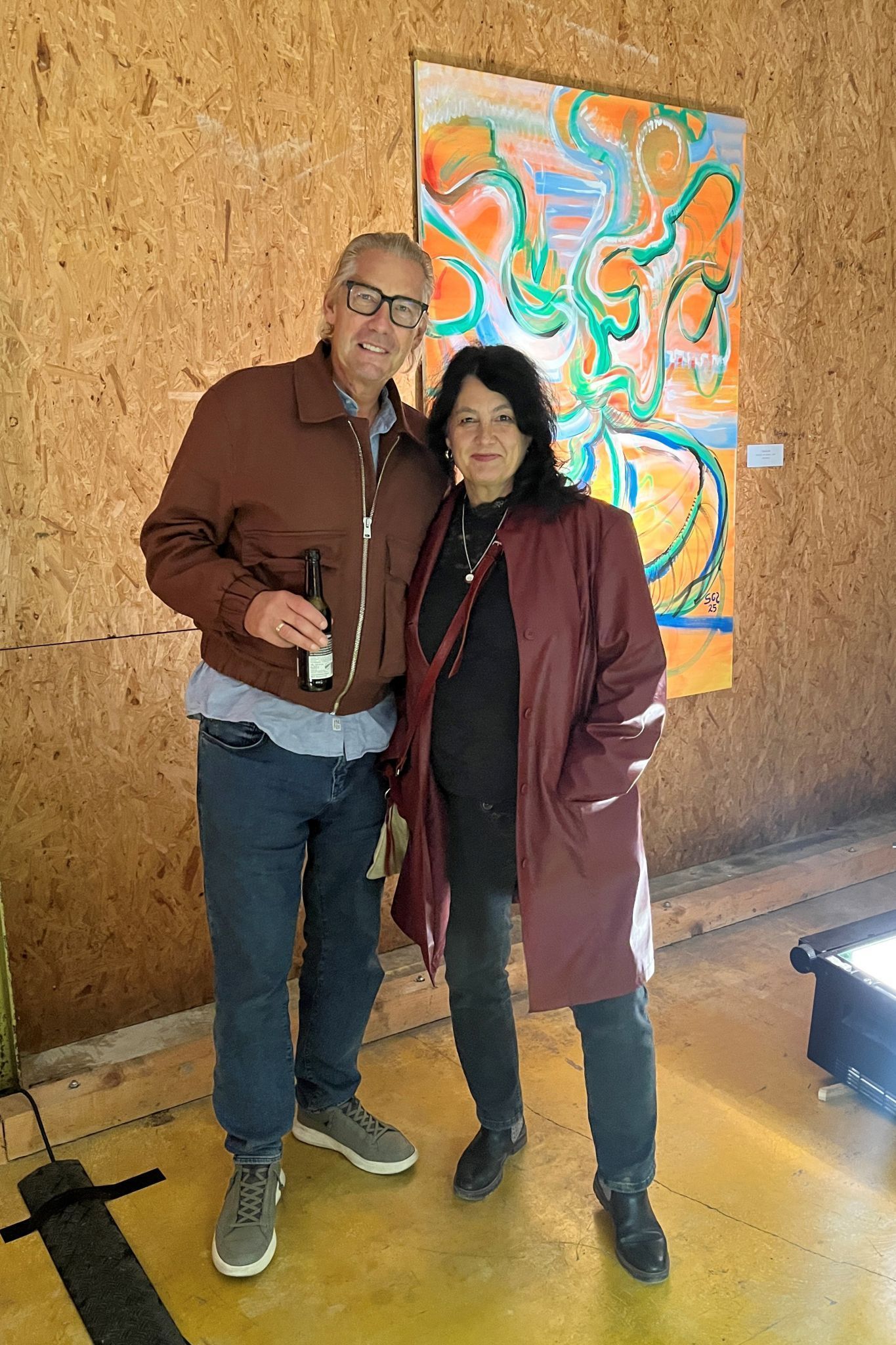 Till und Alexandra Köhnlein fanden Gefallen an Stefan Gander-Schwarzenauers Werken.