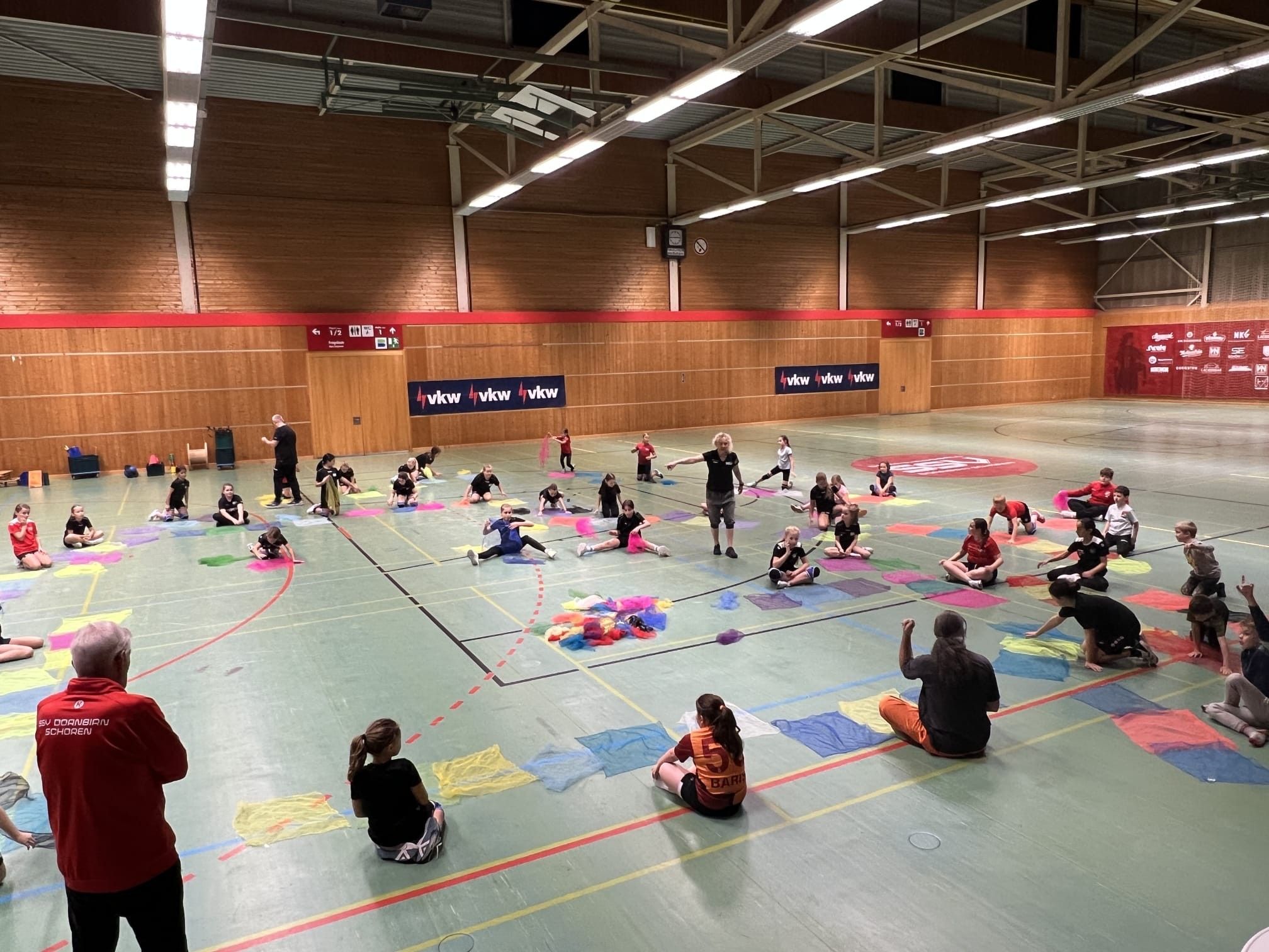 NaNo´s Mitmachzirkus zu Besuch bei den Youngsters des SSV Dornbirn Schoren (Bildergalerie)