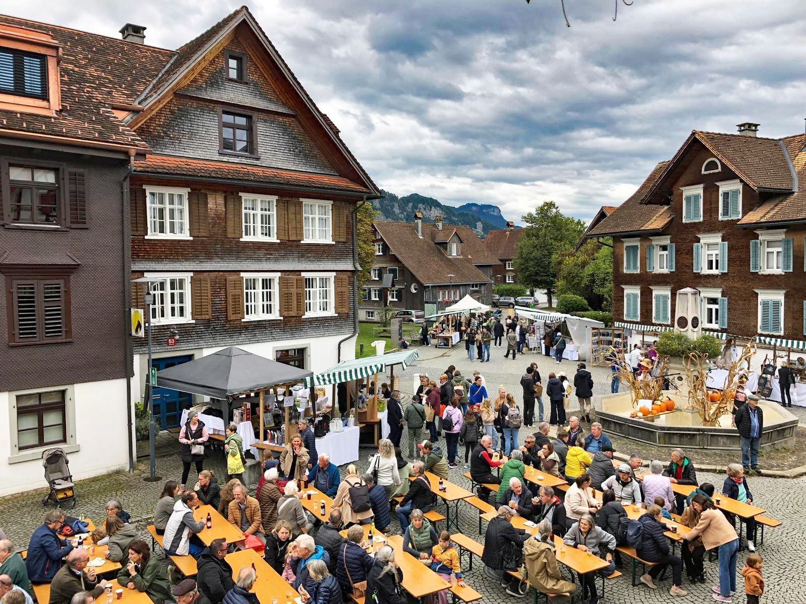 Der besondere Markt rund um den Hatler Brunnen fand heuer zum dritten Mal statt.