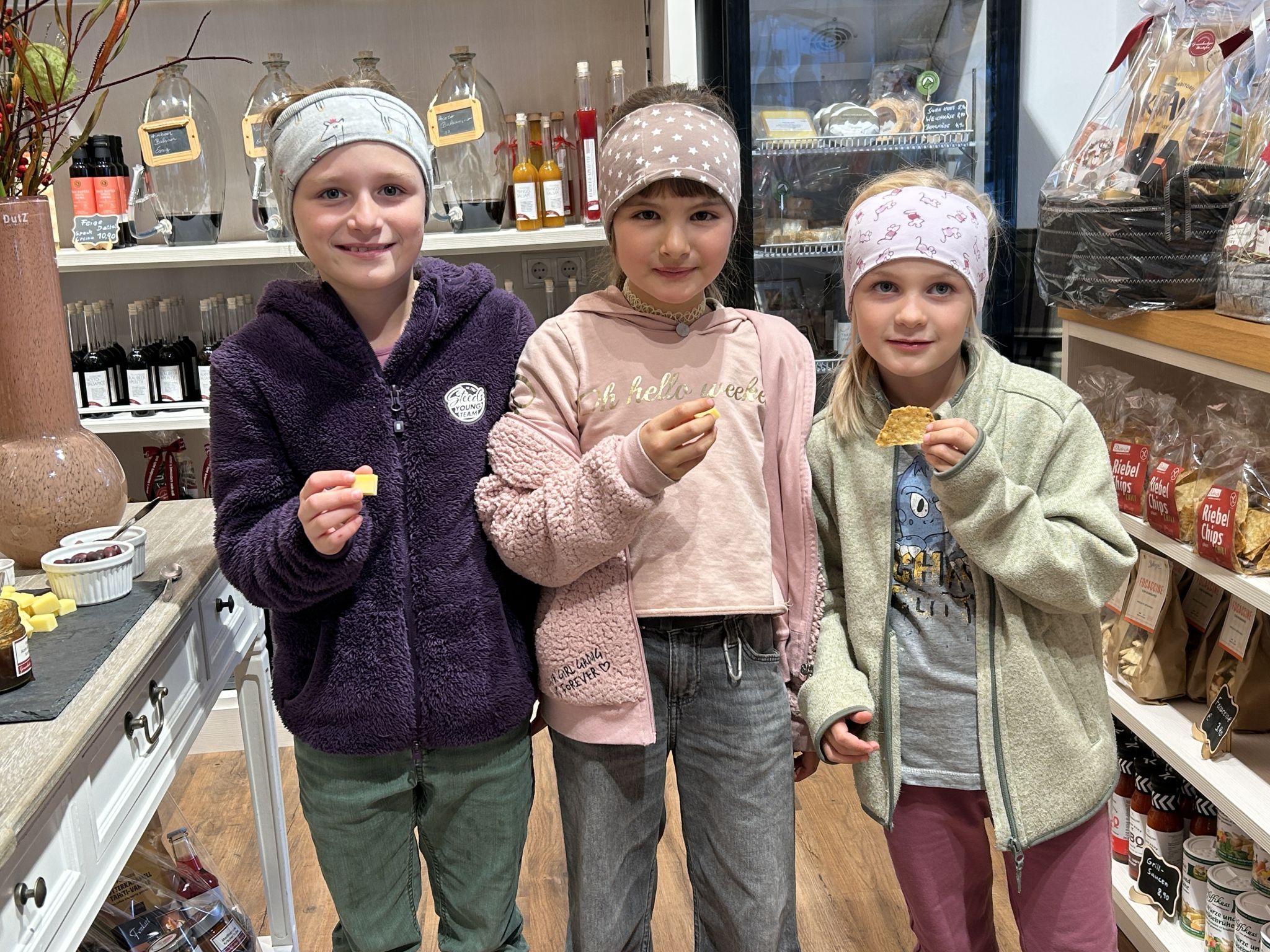 Auch Emma Marent, Magdalena Sieß und Melissa Marent waren begeistert von den hochwertigen Produkten.