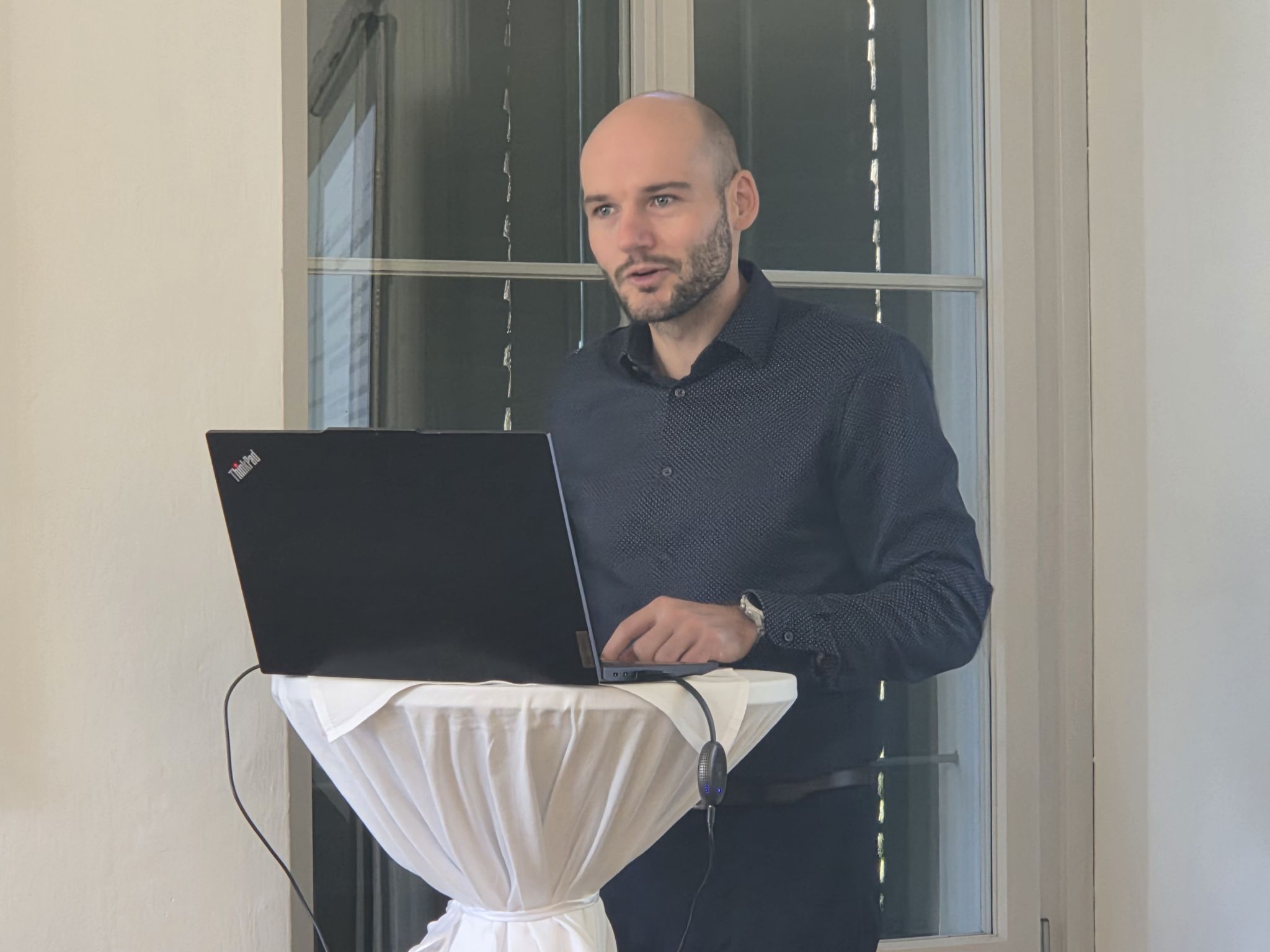 Musikwissenschaftler Bernhard Achhorner gab Einblicke in die Geschichte der Blasmusik (Foto OS)