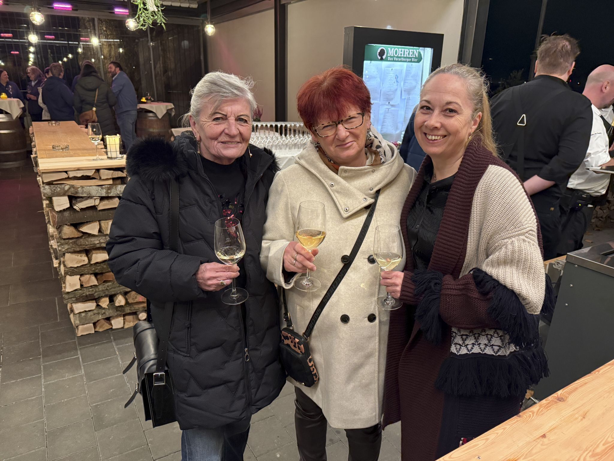 Marianne Kroißmayr, Christine Tschofen und Claudia Gritschacher mit ihrem Begrüßungsdrink