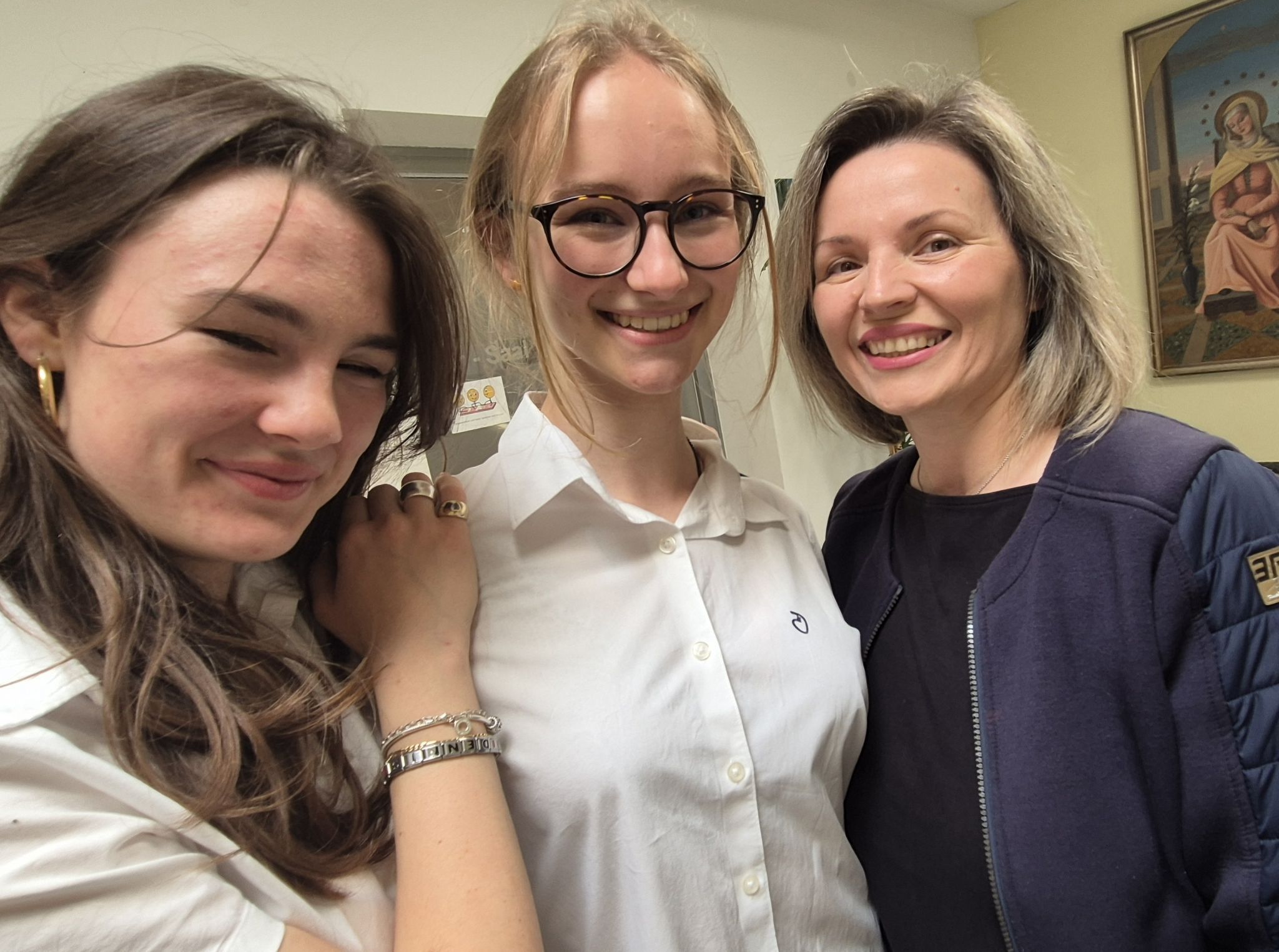 Organisationsteam: Theol. Erika Beatrice Nedinger mit den SV-Sprechern Carla und Clara