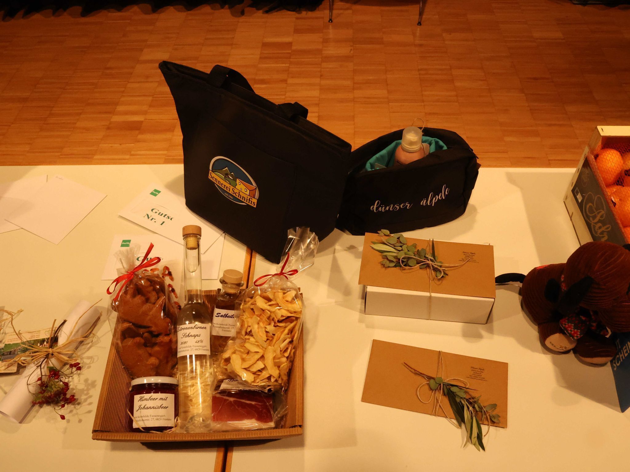 Weitere Tombolapreise.