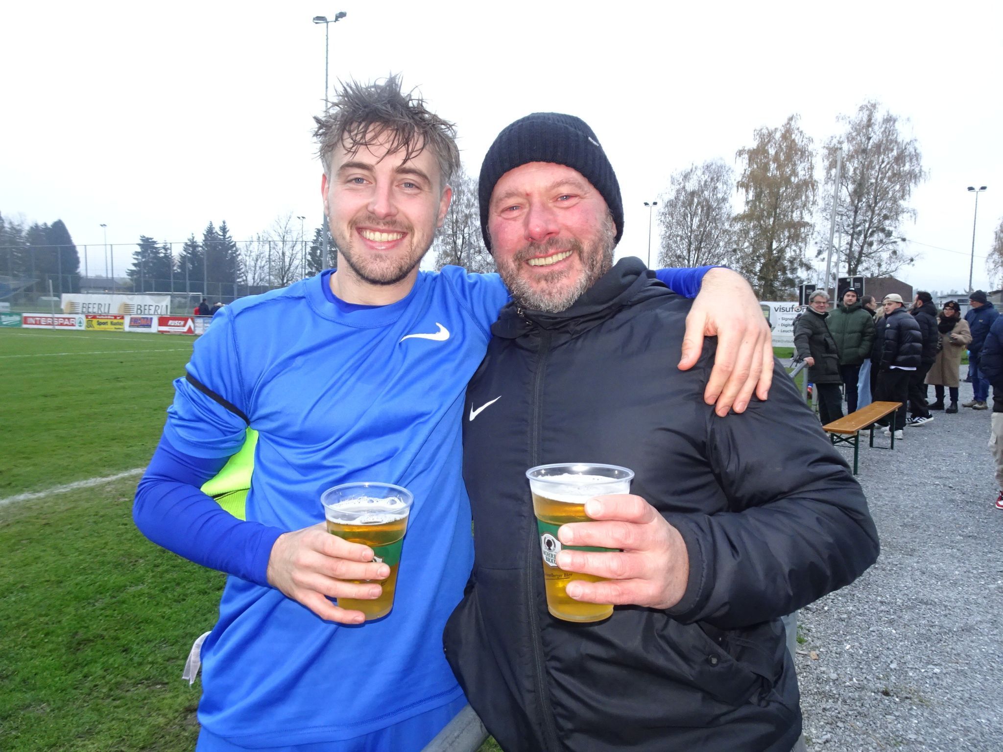 Nach dem letzten Spiel gab es ein verdientes Bierchen mit Papa Markus, seinem größten Fan.