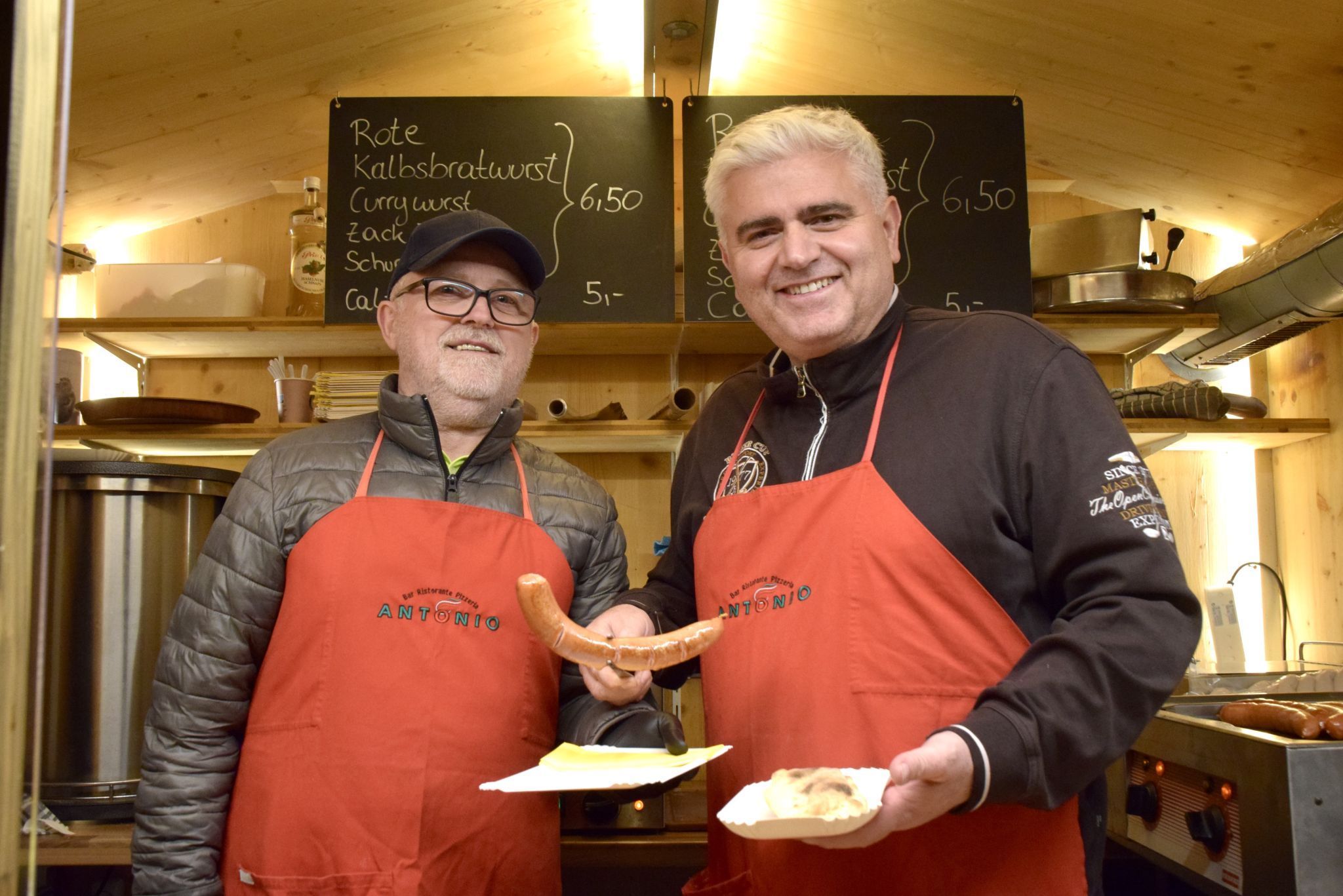 Avni Pllana (Pizzeria Antonio, rechts) mit seinem Kollegen Mili.