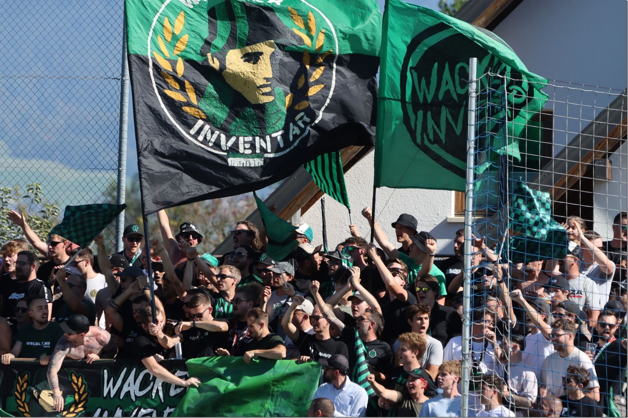 800 Wacker Fans kommen ins Altacher Schnabelholz.KNOBEL