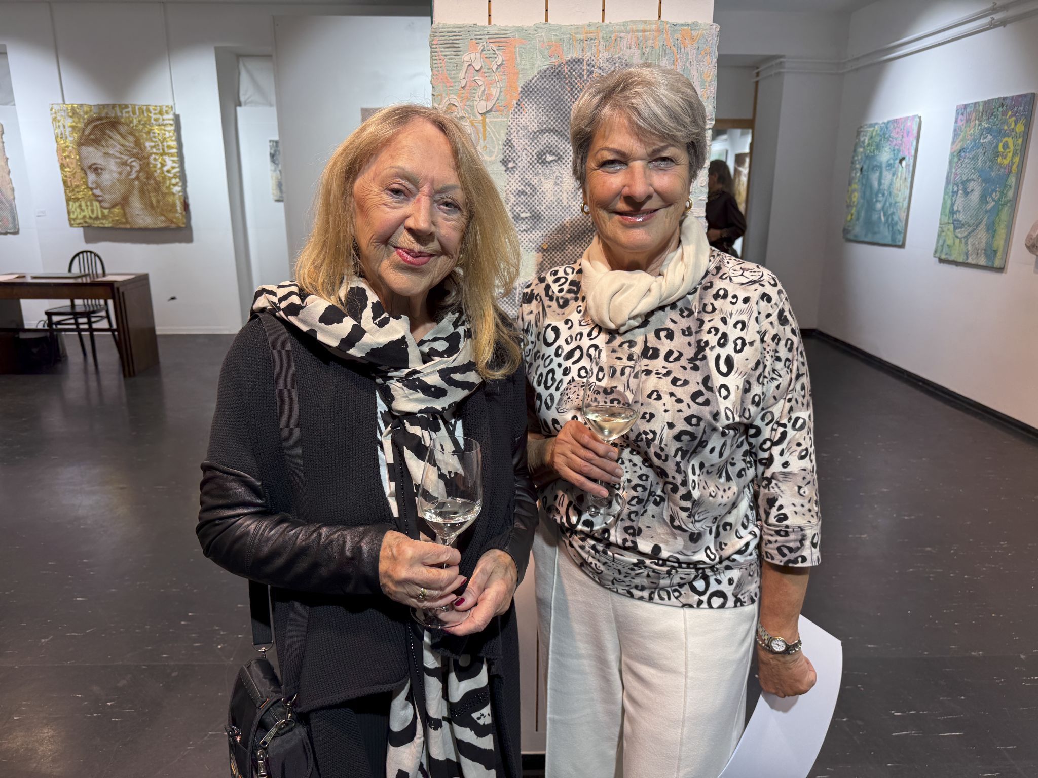Roswitha Steger und Brigitte Bösch zogs zur Ausstellung