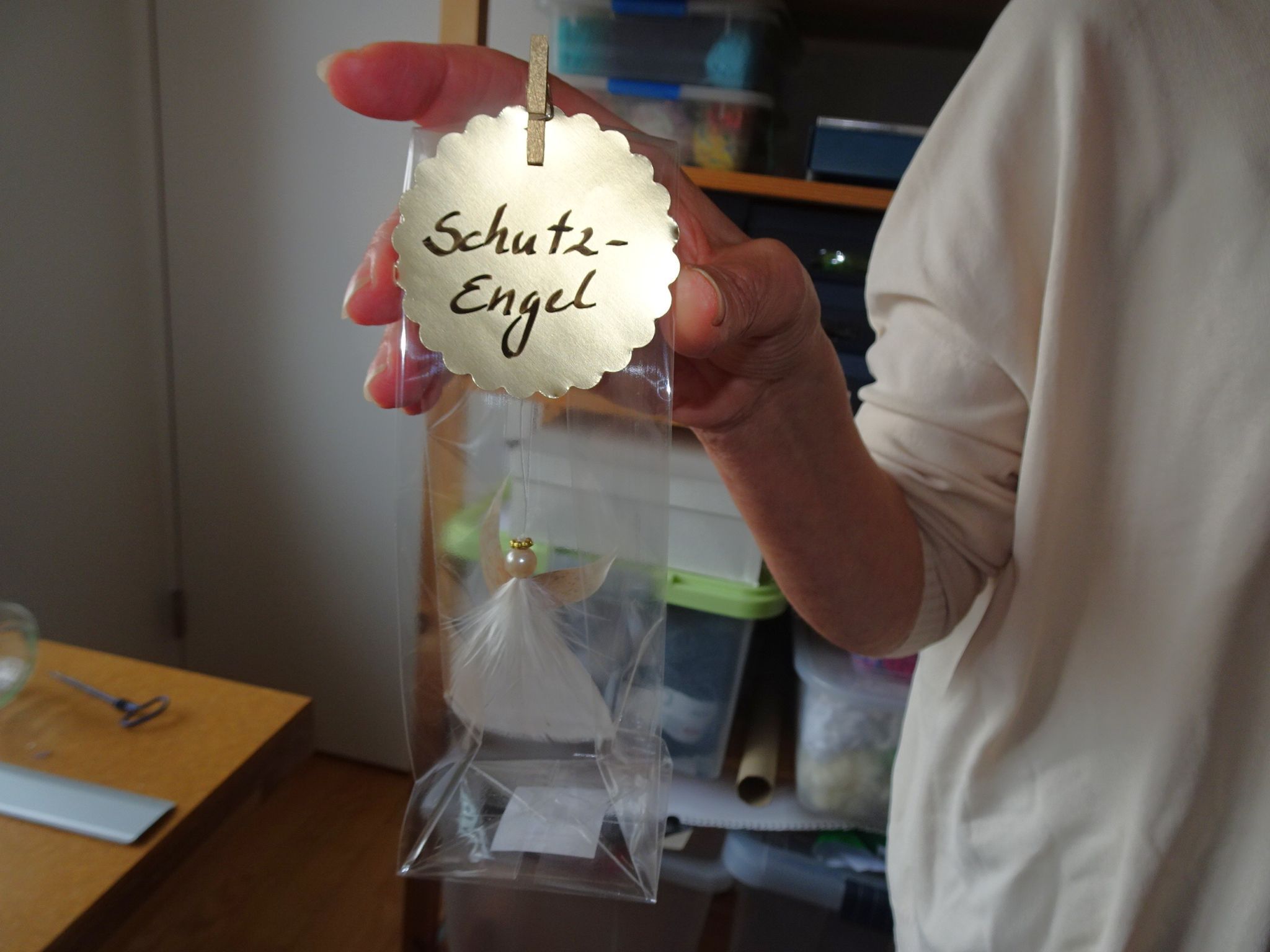 Auch Federn werden zu hübschen Unikaten verarbeitet.