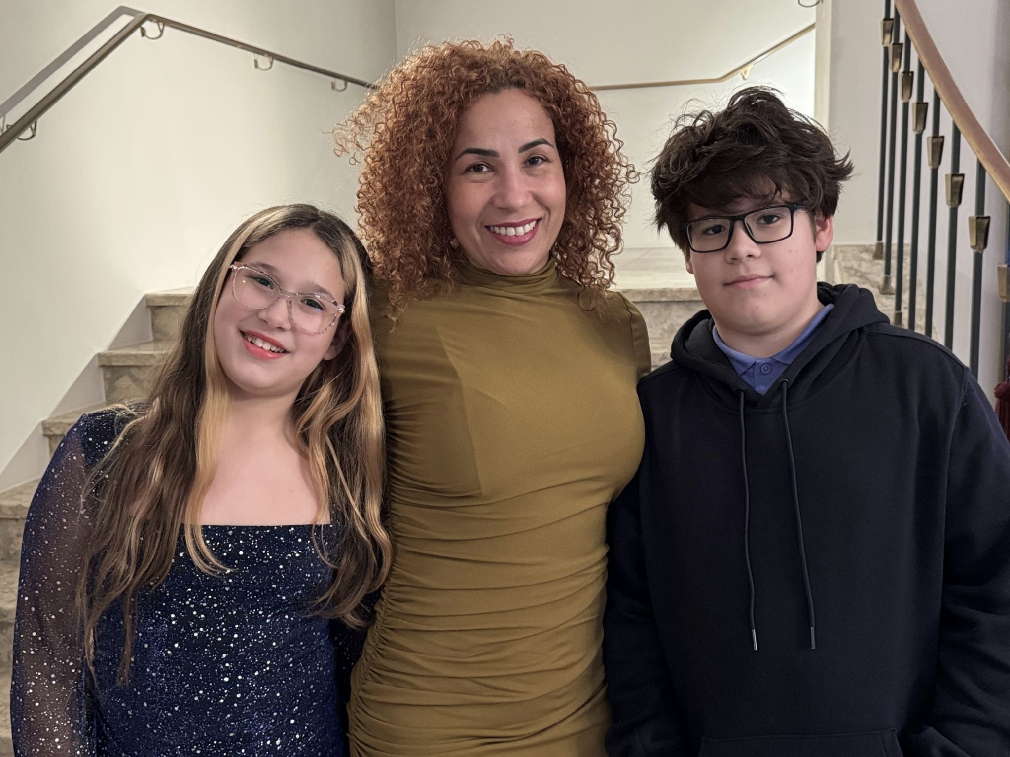 Franciele Gerken mit Antonia und Julio.