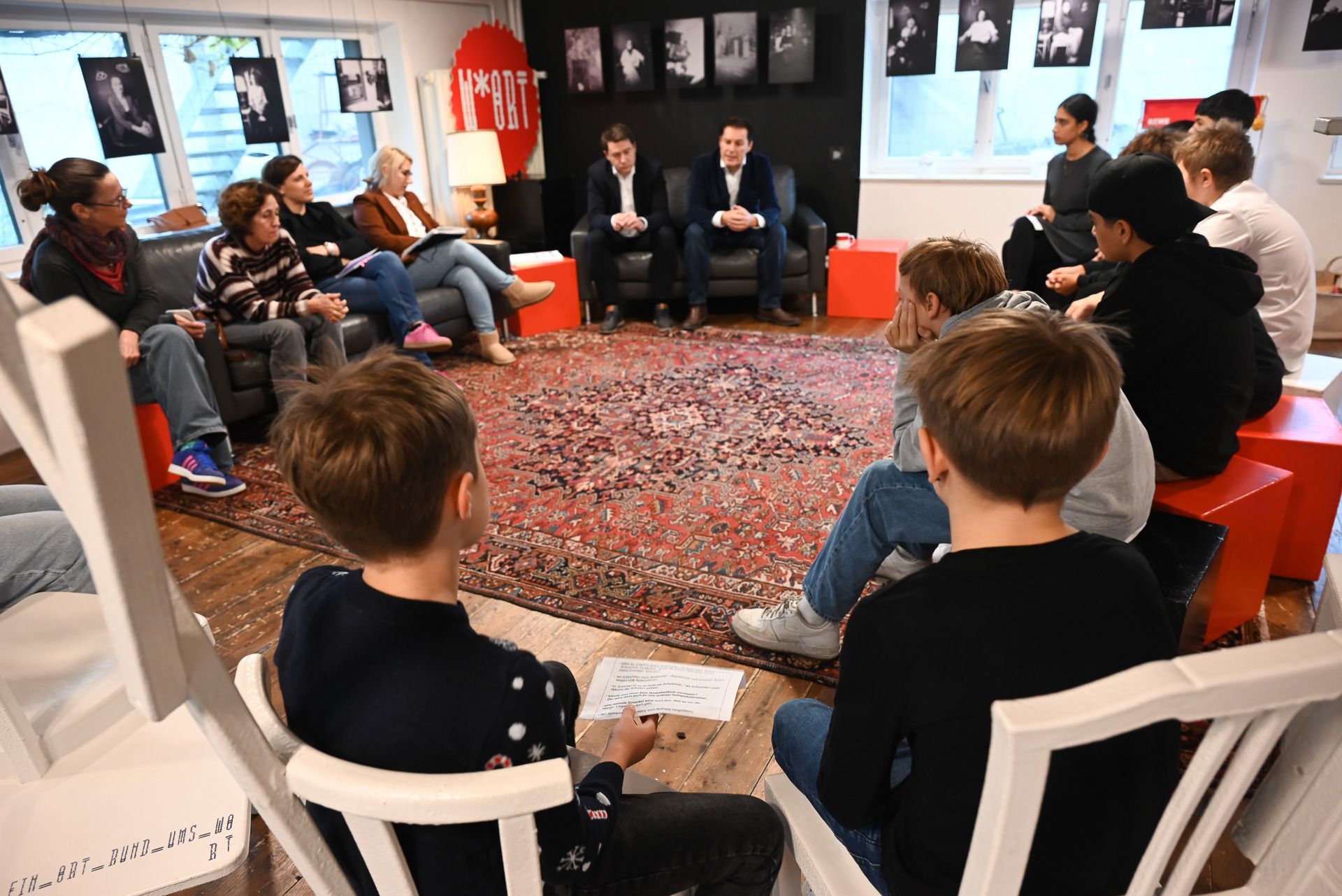 Manche Kinder haben eine ganze Liste mitgebracht. 