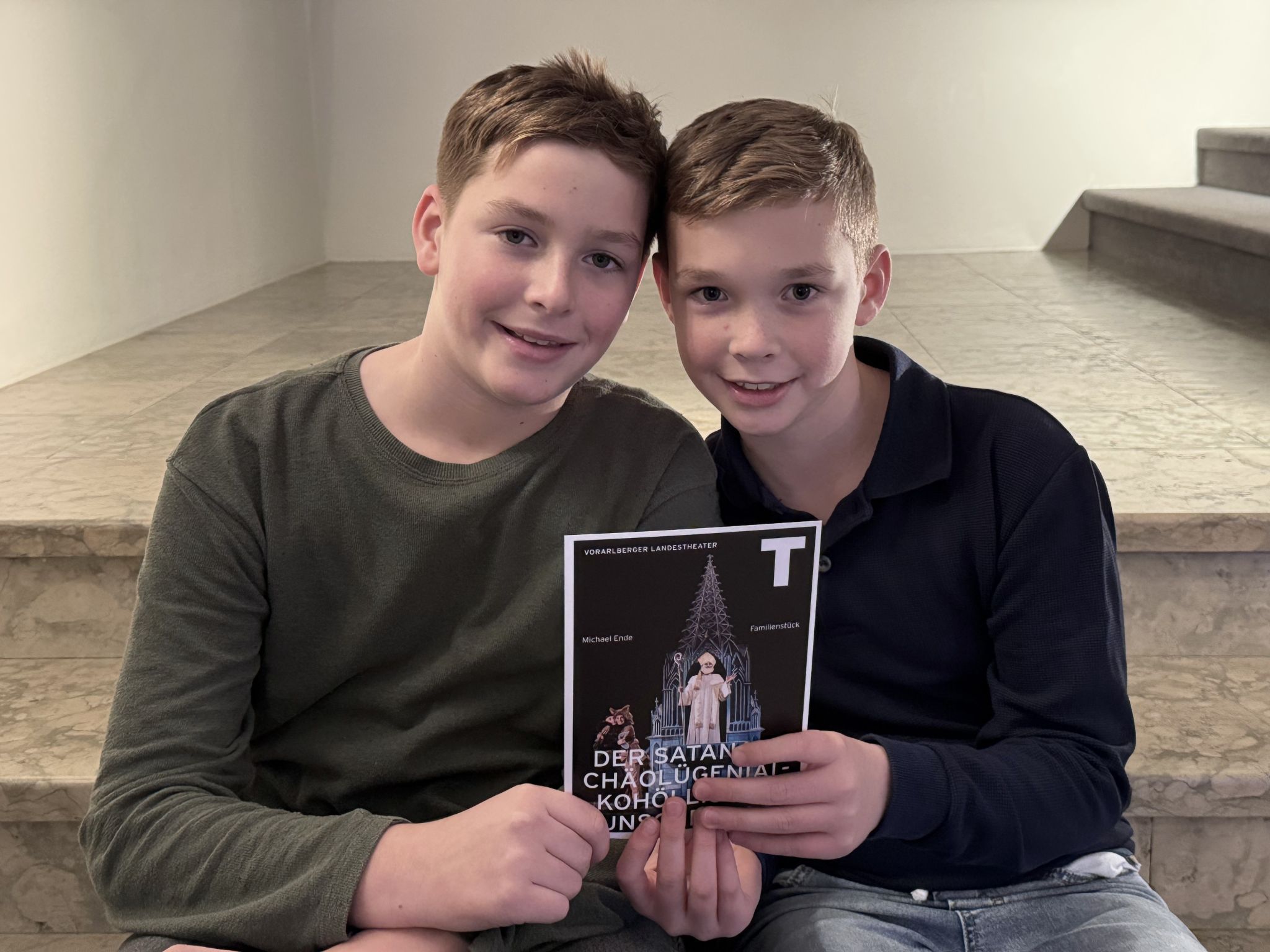 Theaterbegeistert: Linus und Fridolin Nußbaumer.