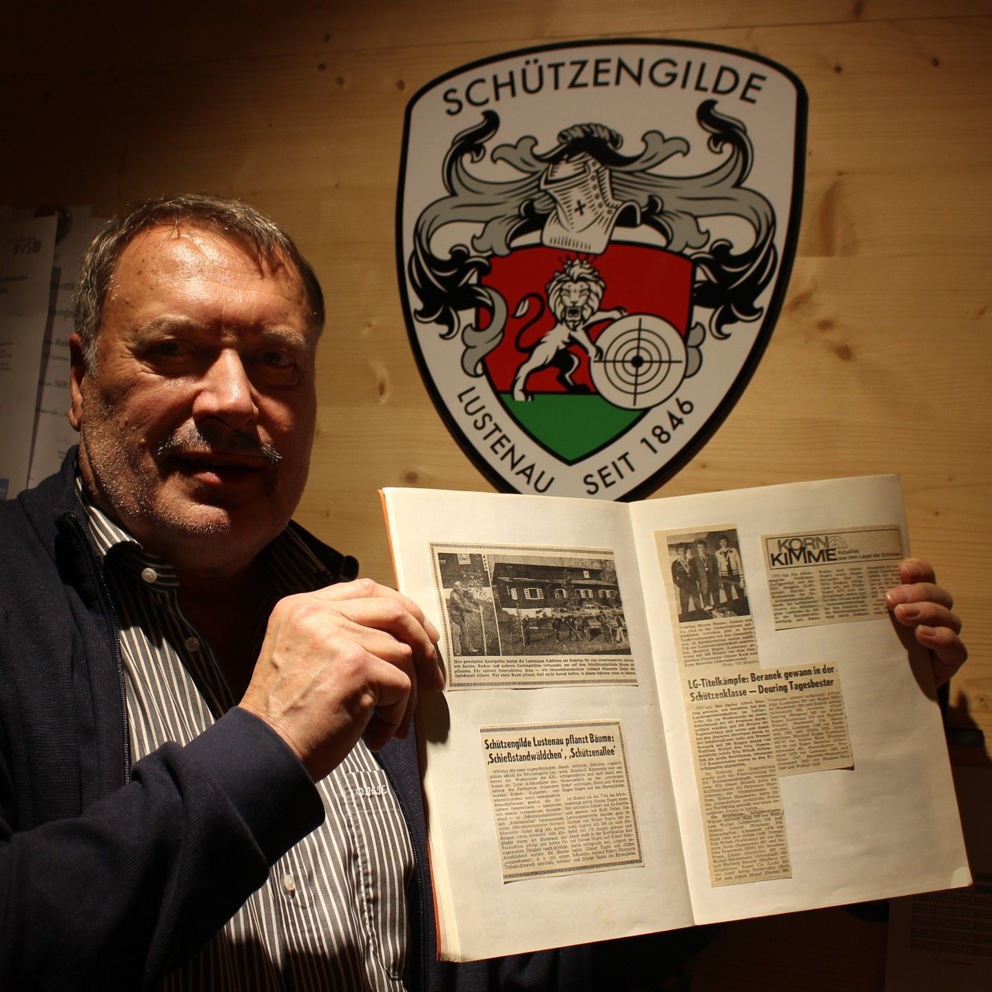 Unzählige Berichte hat Heinz Hagen Heften archiviert – auch die Reportage über eine Baumpflanzaktion 1981, als rund um den Schießstand das „Schießstandwäldchen“ und die „Schützenallee“ entstanden.