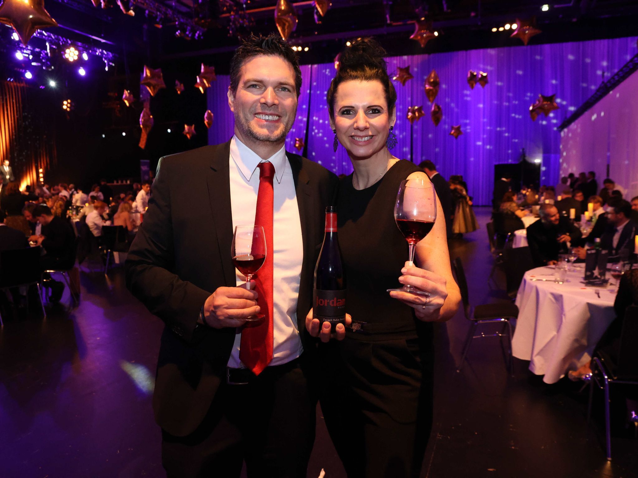 Winzerpaar Hannes und Simone Hiller-Jordan mit seinem