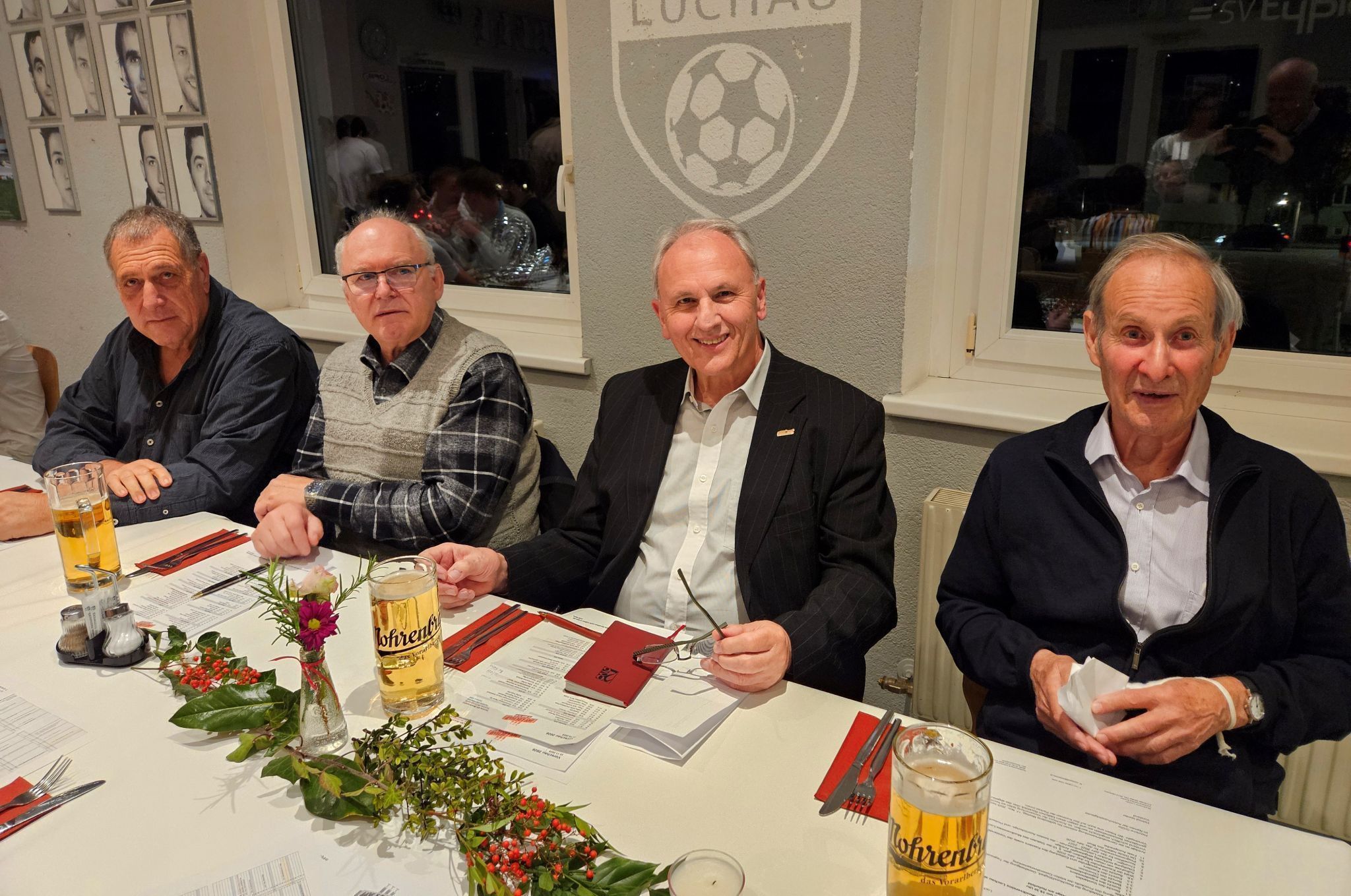 Ehrenmitglieder Werner Bader und Werner Moosburger, Ehrenvorstand Wolfram Baldauf und Ehrenzeichenträger Adi Mark.