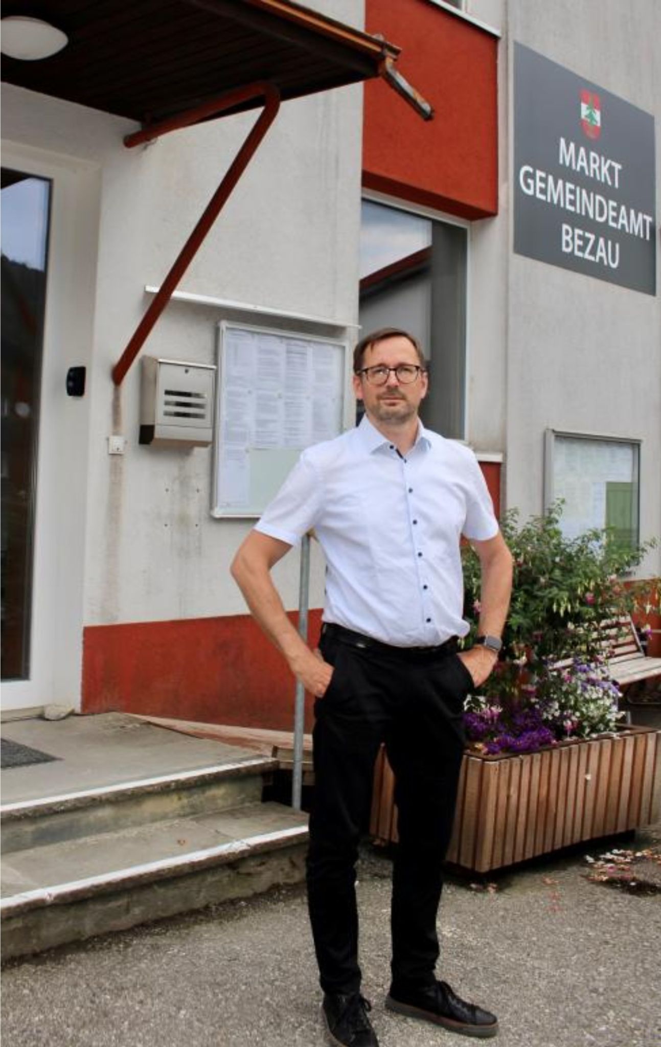 Bürgermeister Hubert Graf und die Gemeindeverwaltung nützen bis zum Abschluss der Umbauarbeiten in der alten Volksschule weiterhin das ehemalige „Mäser-Haus“ als Ausweichquartier.