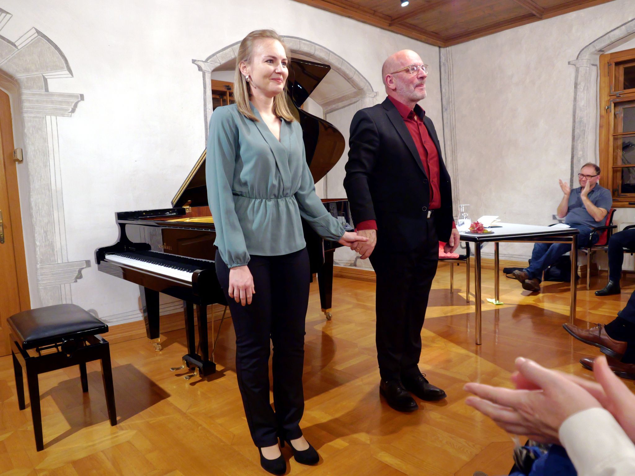 Robert Schneider und Hanna Bachmann begeisterten mit einem fein verwobenen Dialog aus Literatur und Musik.