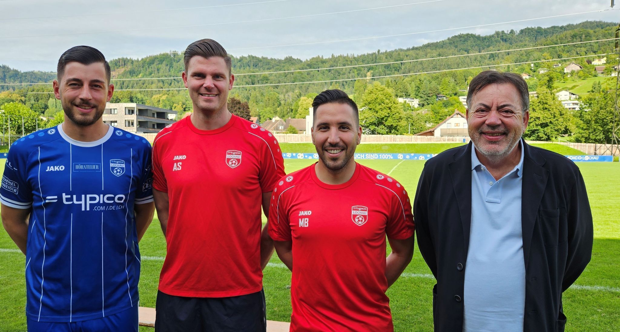 Kapitän Fabio Feldkircher, Andreas Simma (Co-Trainer), Metin Batir (Trainer) und Obmann Egon Haag.