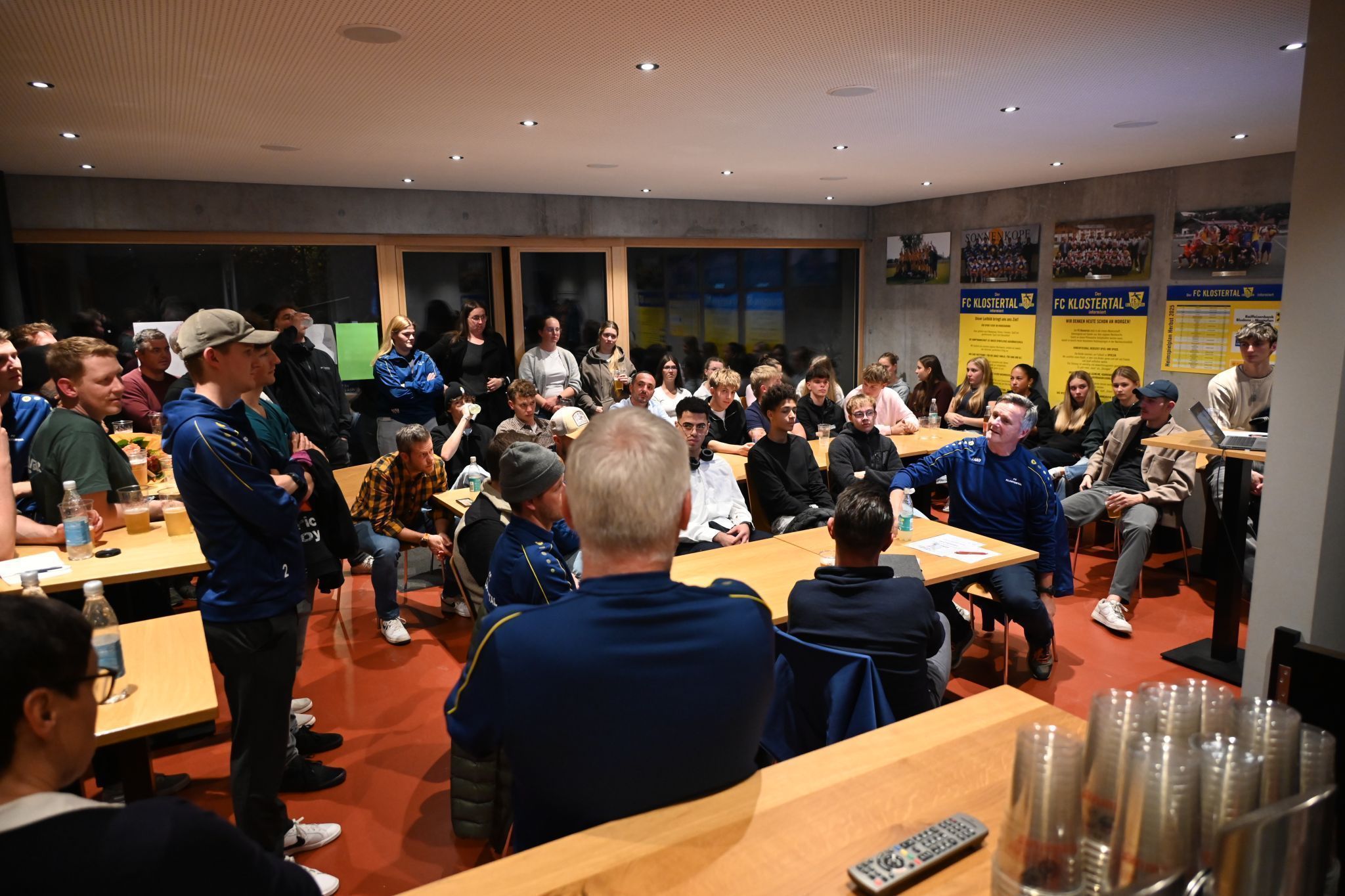 Das Clubheim platzte bei der Jahreshauptversammlung aus allen Nähten.