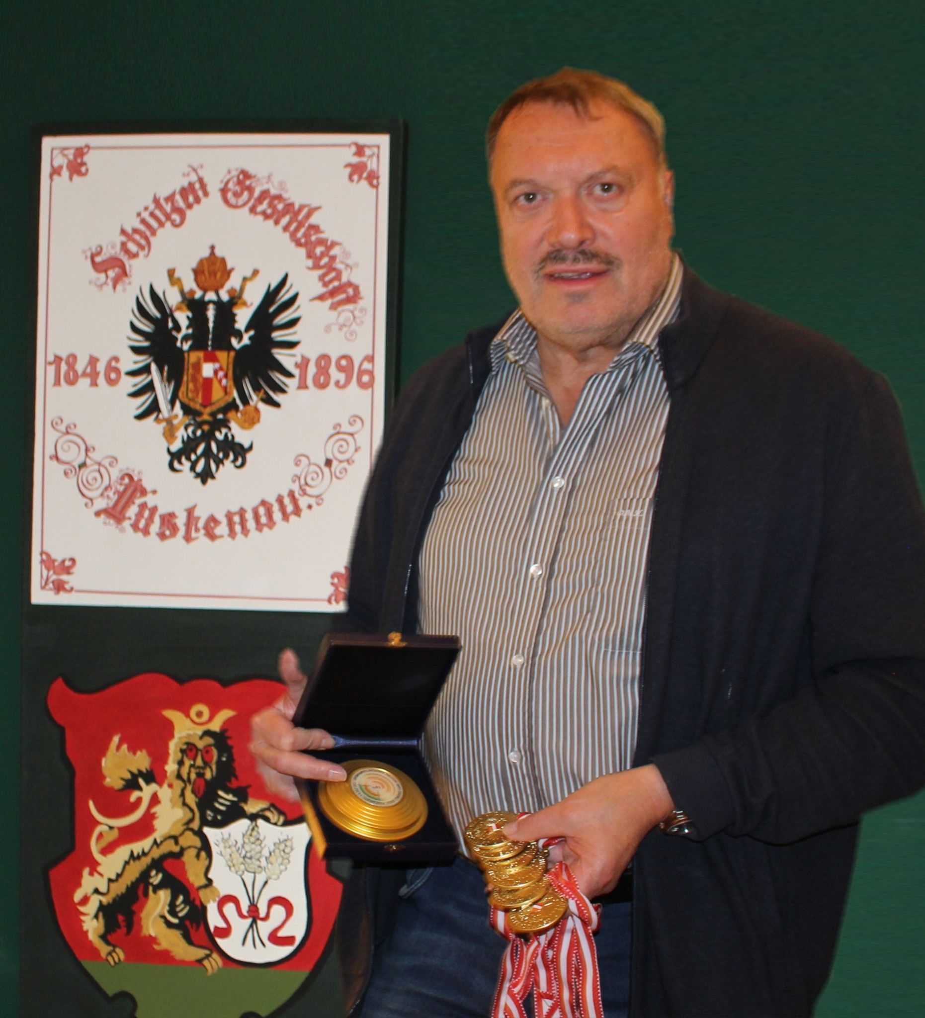 131 Medaillen, davon 76 in Gold hat Heinz Hagen bei Staats- und Landesmeisterschaften sowie Universitätstitelkämpfen mit dem Kleinkaliber- und Luftgewehr sowie verschiedenen Disziplinen des Jägerschaftsschießens errungen. Bei vier EM-Teilnahmen schrammte er mit vierten Plätzen dreimal knapp am Podest vorbei.