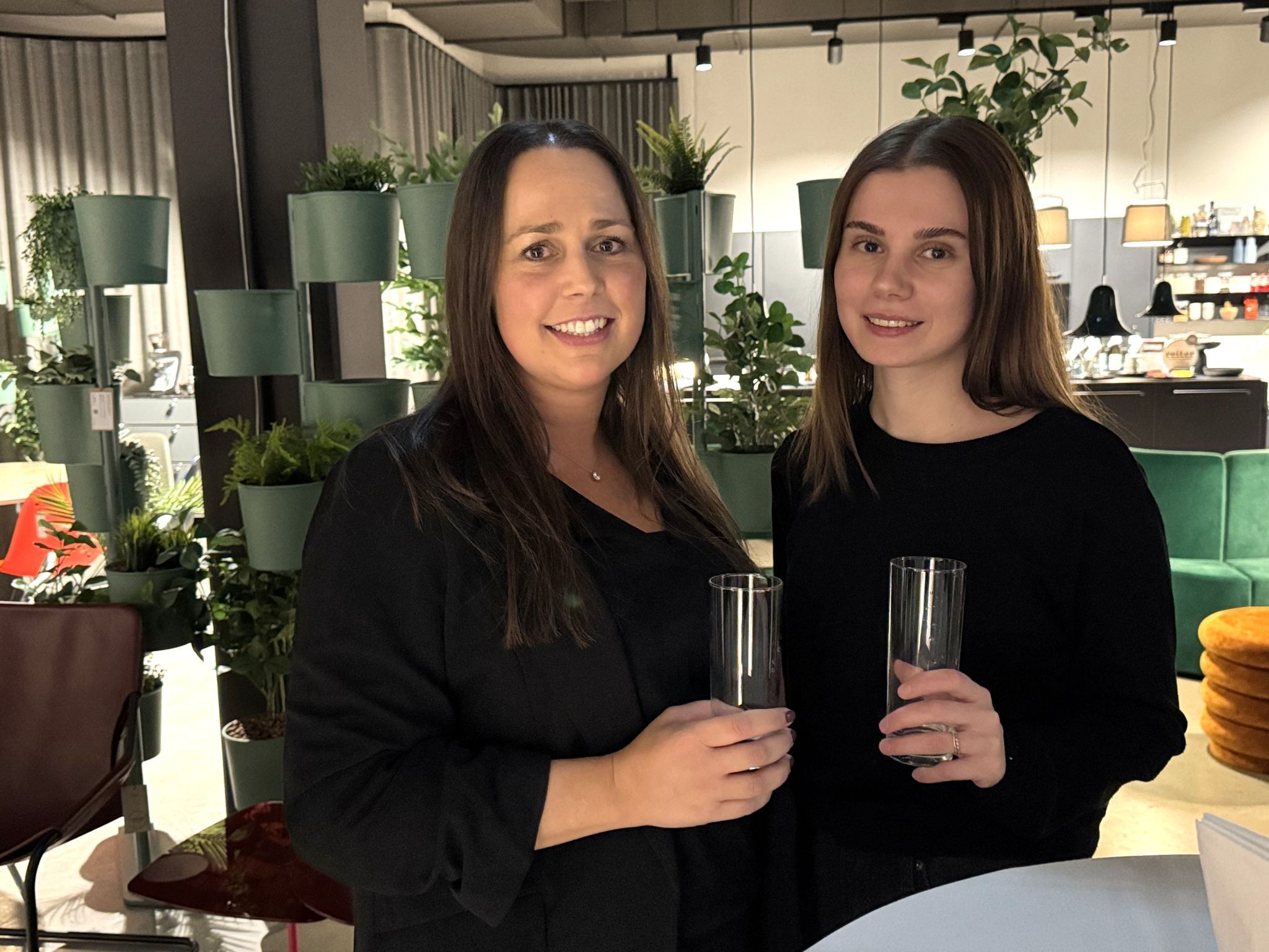 Christine Riedl (Reiter Design) mit Anna-Lena Martin.