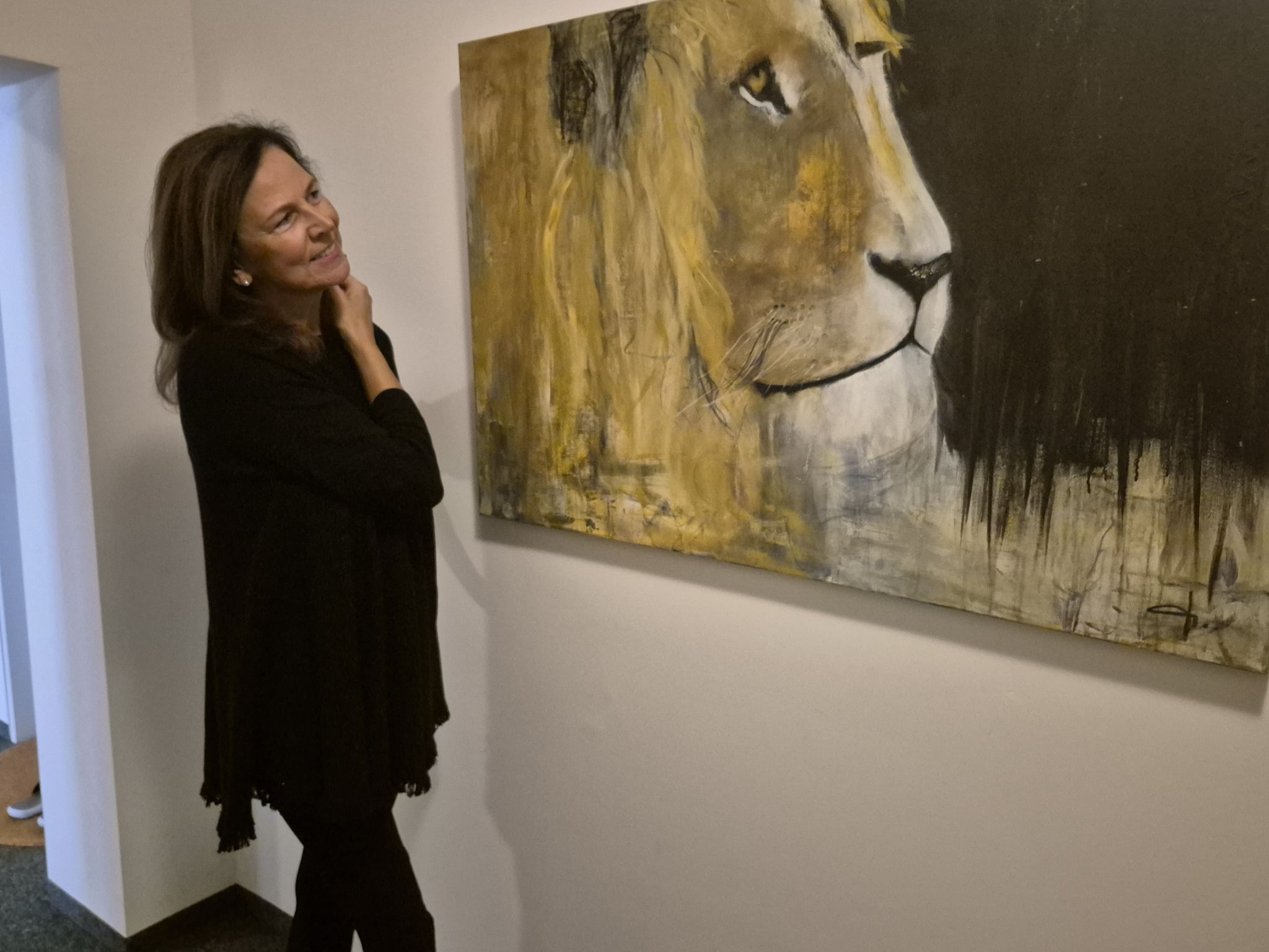 Die Altacherin malt ausschließlich mit Acrylfarben und bevorzugt erdige Töne. JH