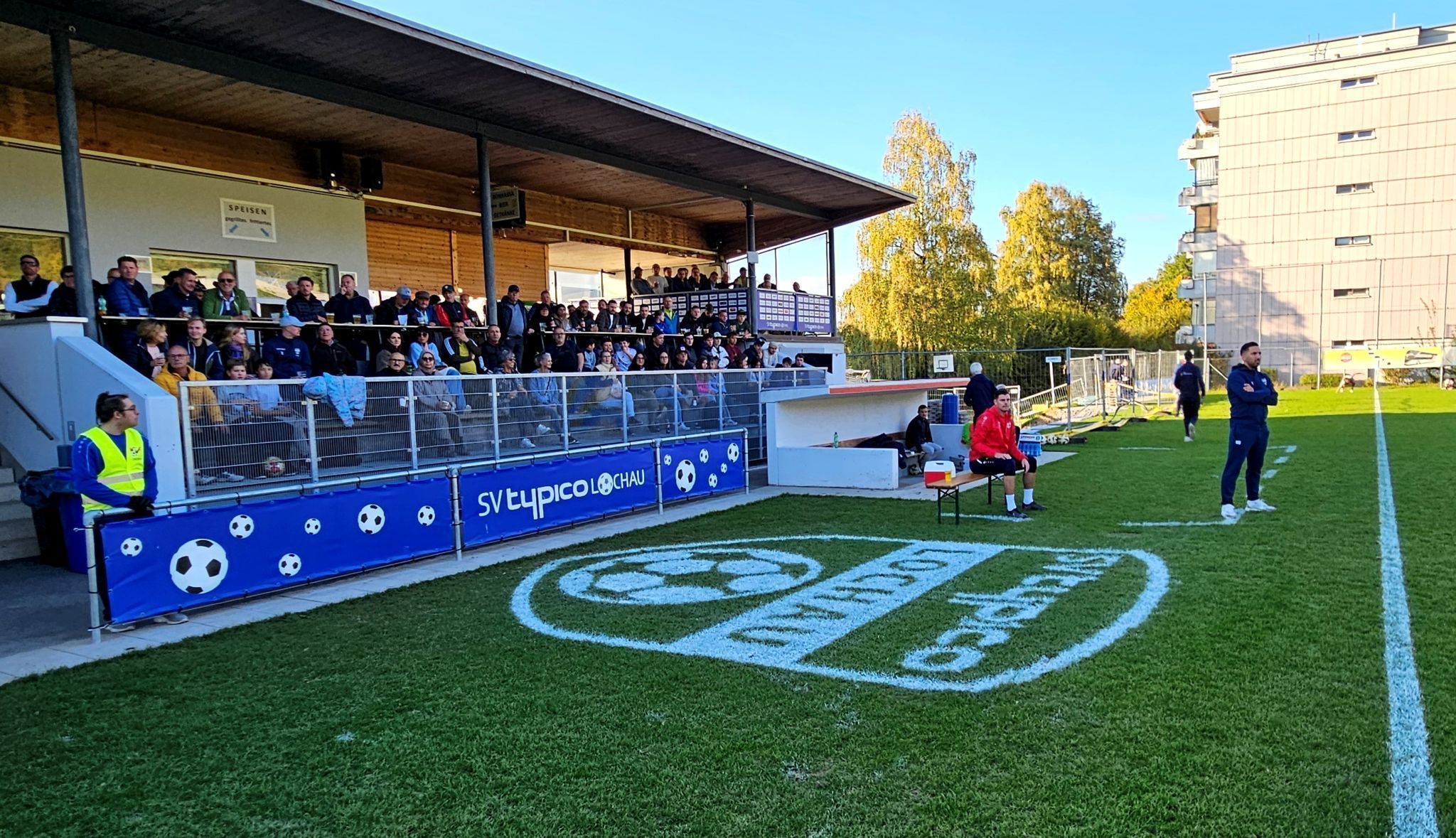 Heimspielatmosphäre im Stadion Hoferfeld.