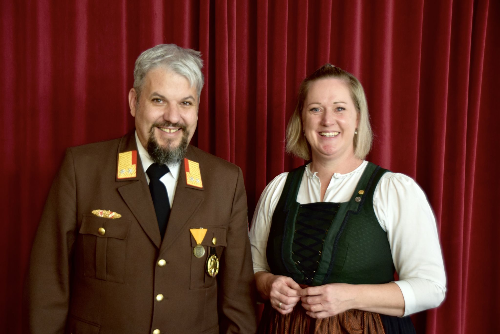 Thomas Bargehr (Feuerwehr-Bezirksvertreter Bludenz) und Sabrina Ganahl (VBV).