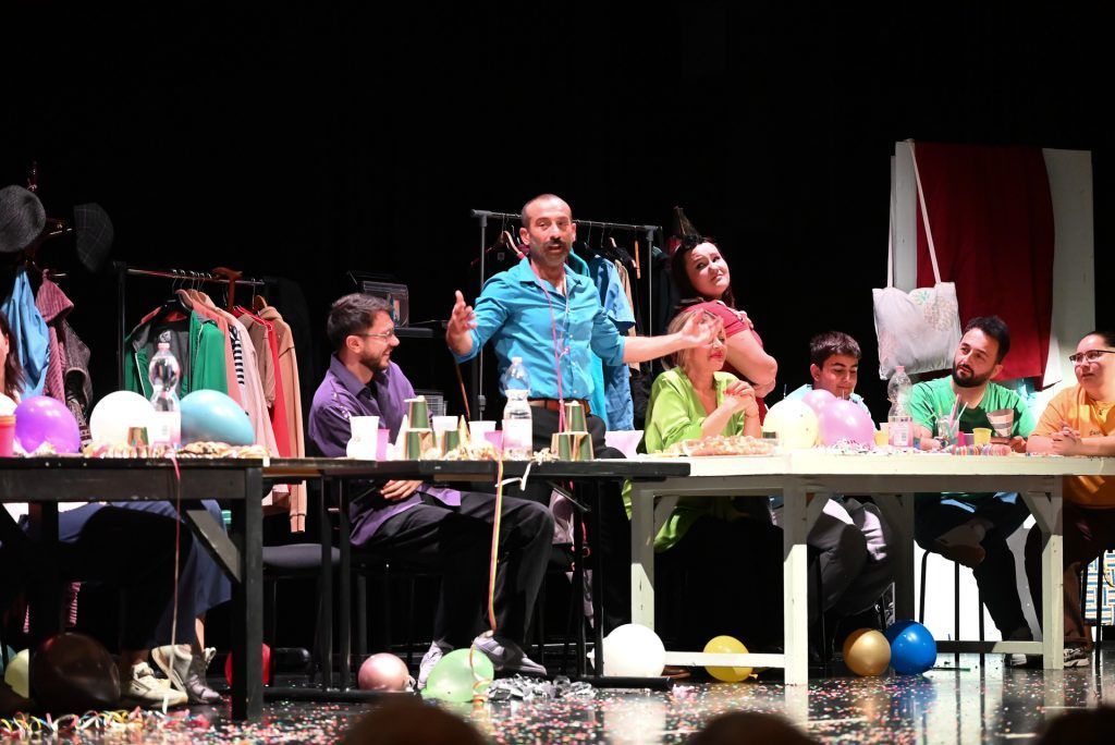 Theater Motif feiert zum Jubiläum ein Familienfest auf der Bühne