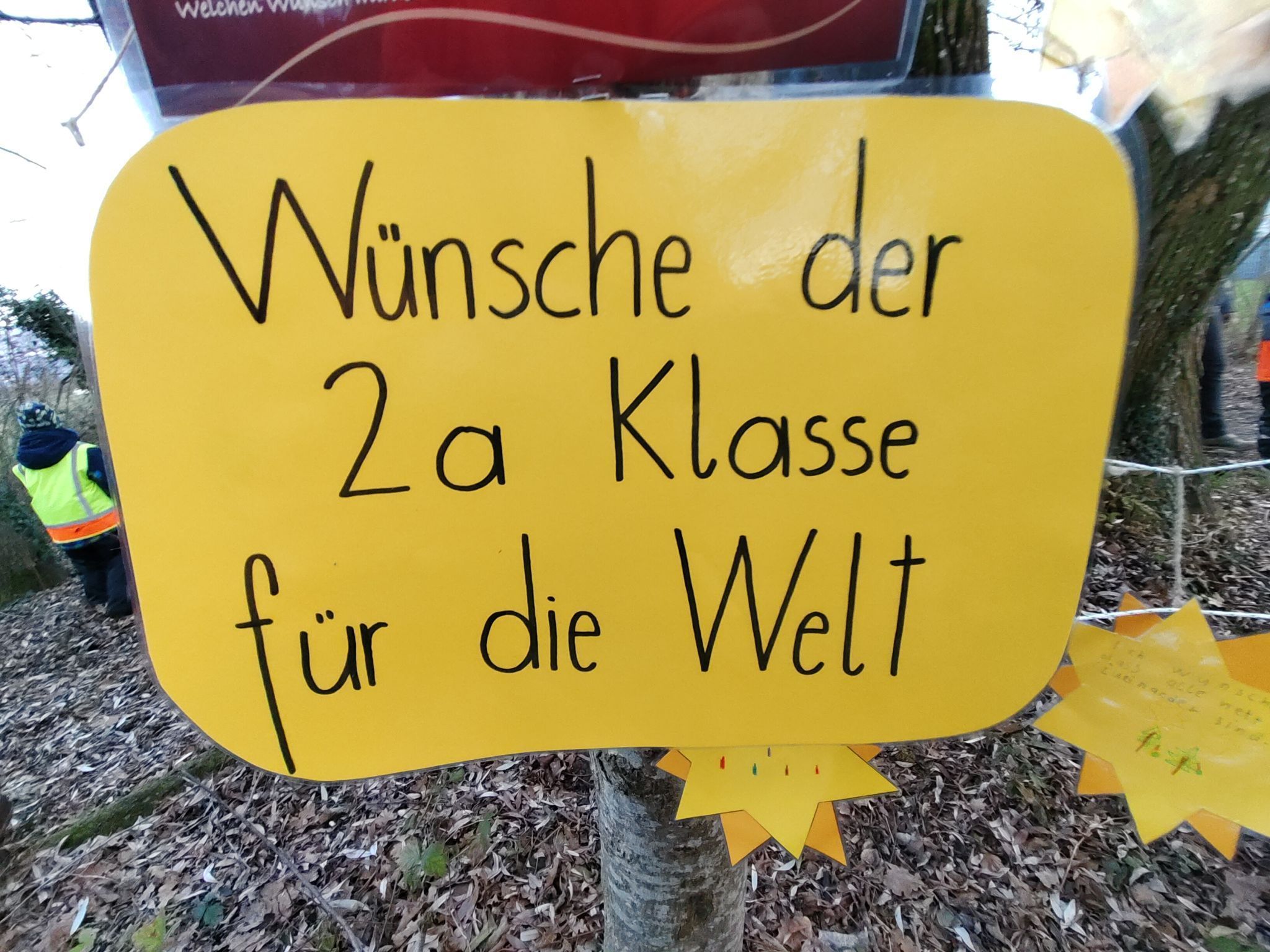 Die Klasse 2a wünscht sich eine Welt, in der sich alle Kinder auf Geschenke freuen können.