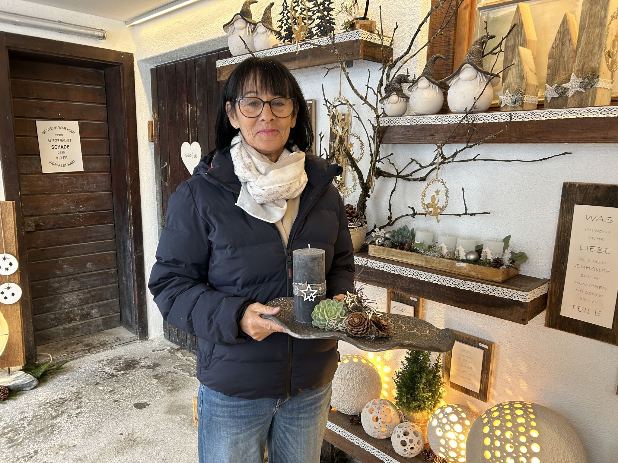 Rund vier Monate ist Gabi Vonderleu mit den Tonarbeiten für ihre Weihnachtsausstellung beschäftigt. 