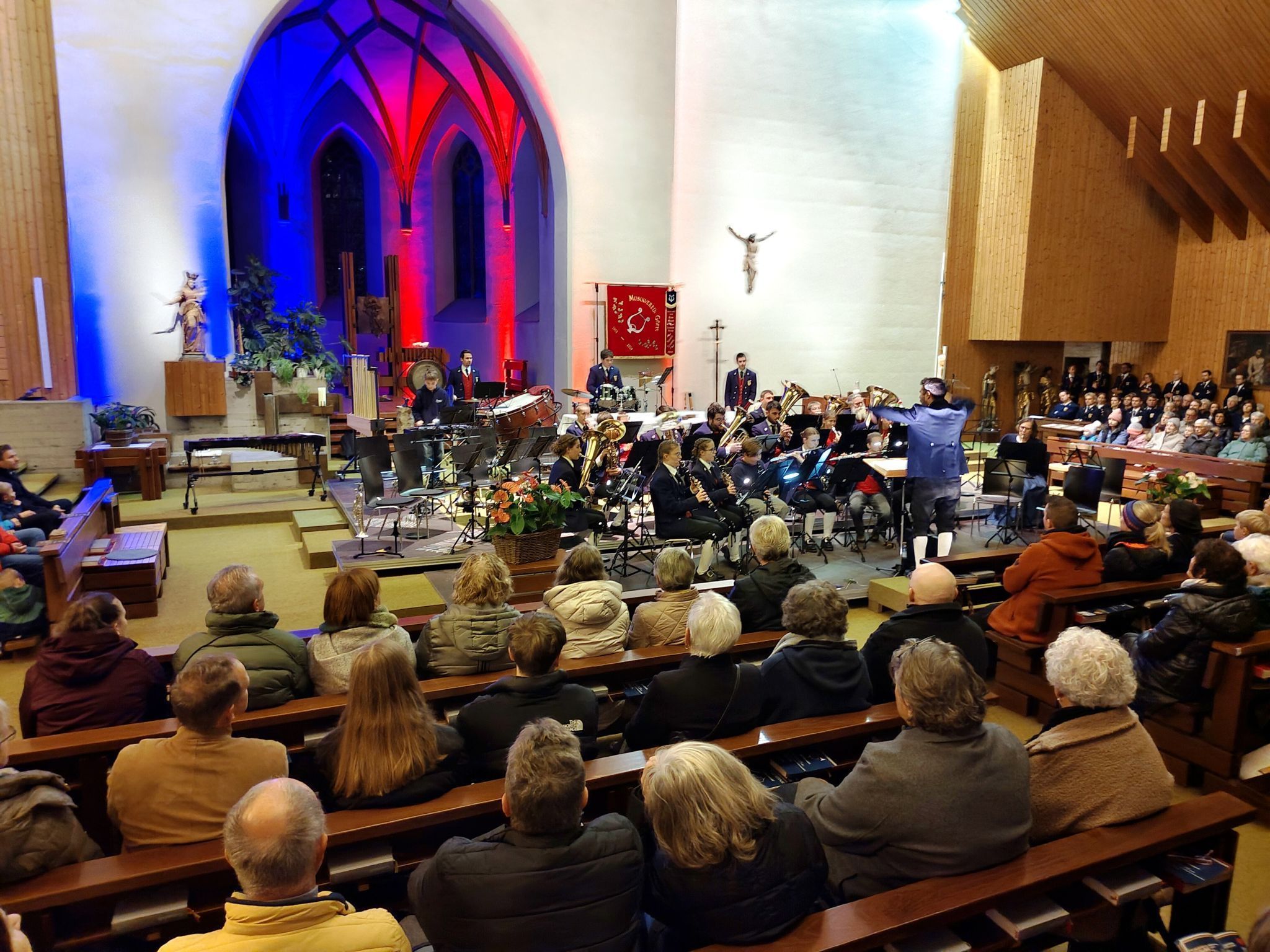 Für einen schwungvollen Auftakt des Konzerts sorgte die Jungmusik Göfis.