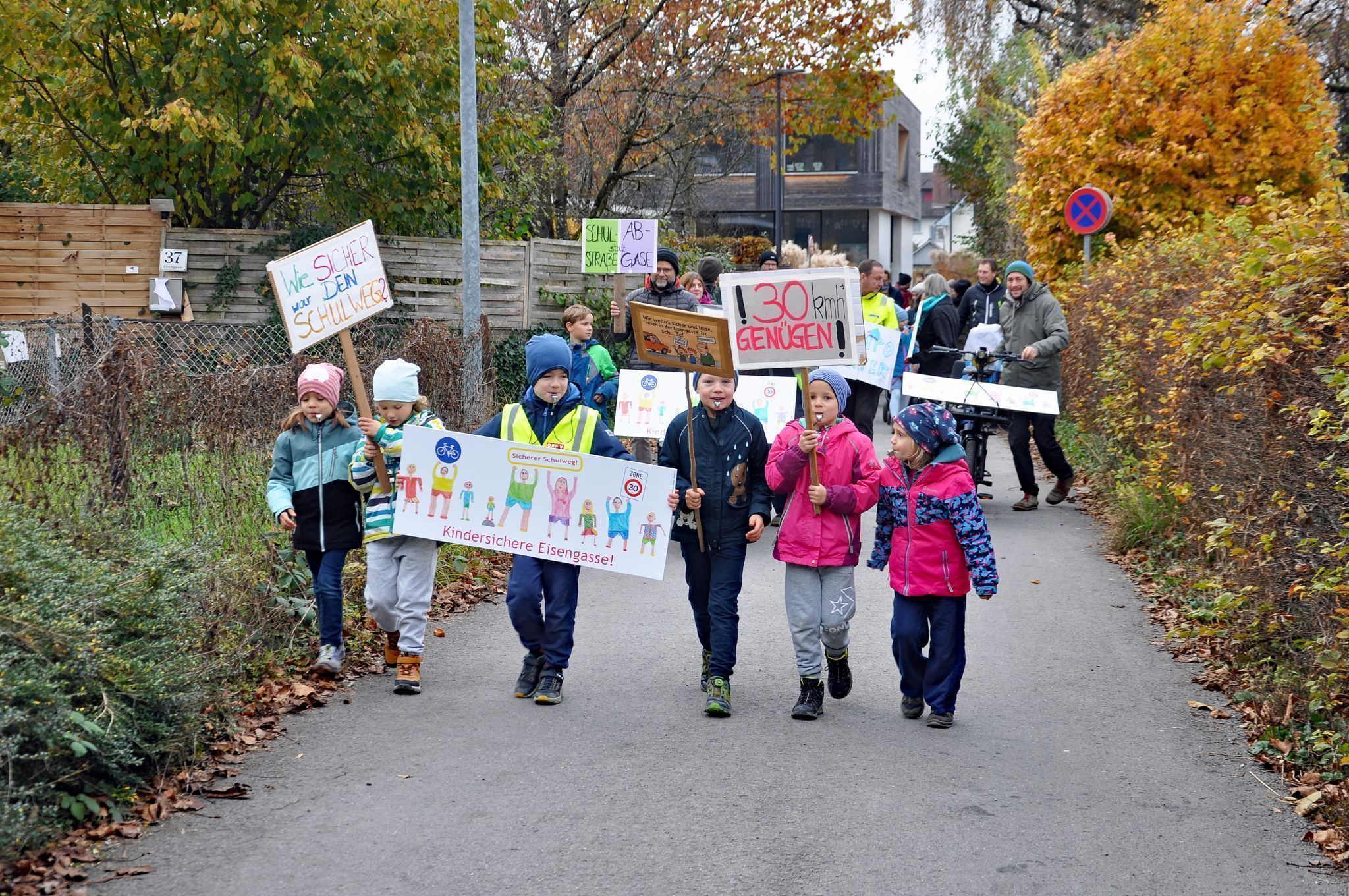 Für die Straße Edlach wünscht sich die Gruppe eine Durchfahrt nur für Anrainer und ein Fahrverbot während der Bring- und Abholzeiten.