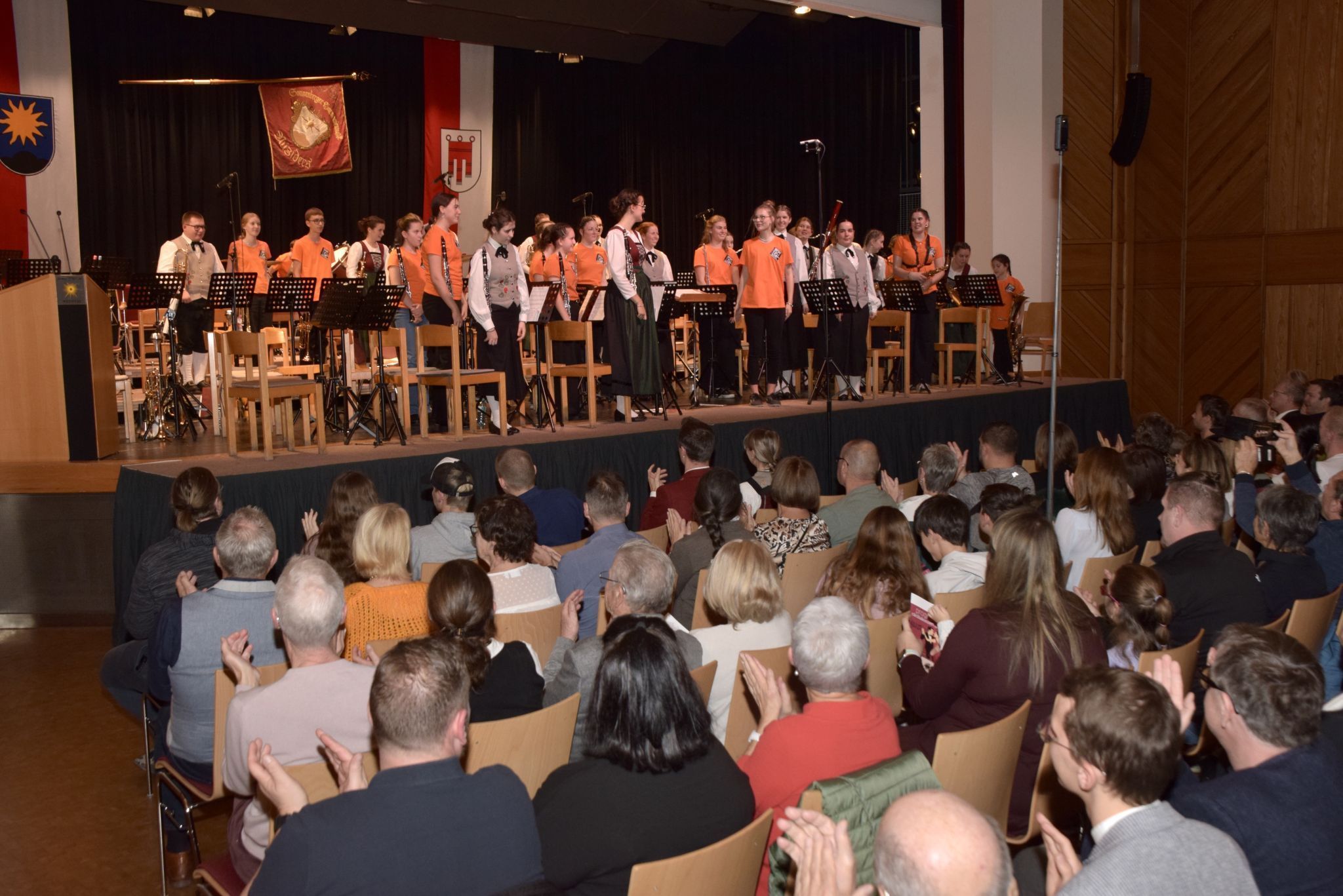 Zahlreich folgen die Blasmusikfreunde der Einladung des Musikvereines.