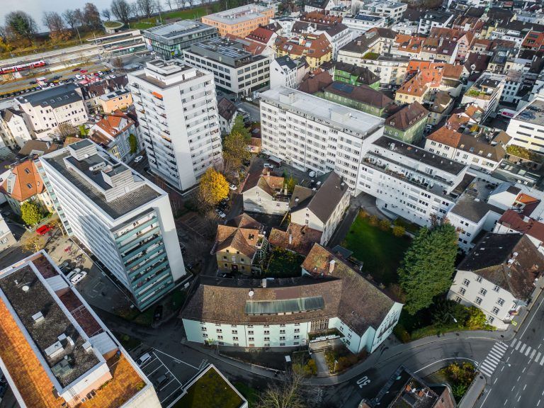 Startschuss im Weiherviertel: Der Abrisstrupp ist da