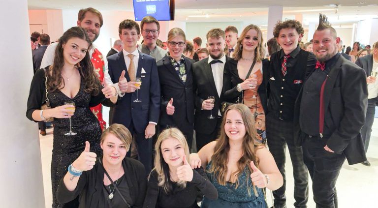 Gemeinsames feiern beim Lehlingsball war dieses Jaht _Trendy_