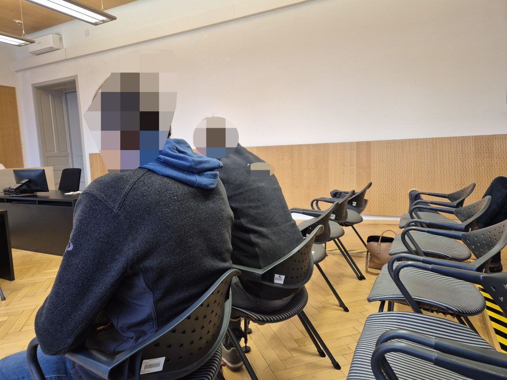 Vater und Sohn schlugen mit &#8220;Hölzlern&#8221; zu