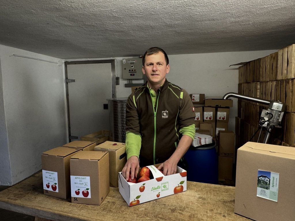 &#8220;Schlaflose Nächte gehören im Frühling zum Alltag&#8221; – Obstbauer Simon Matt aus Schlins baut über zehn Apfelsorten an