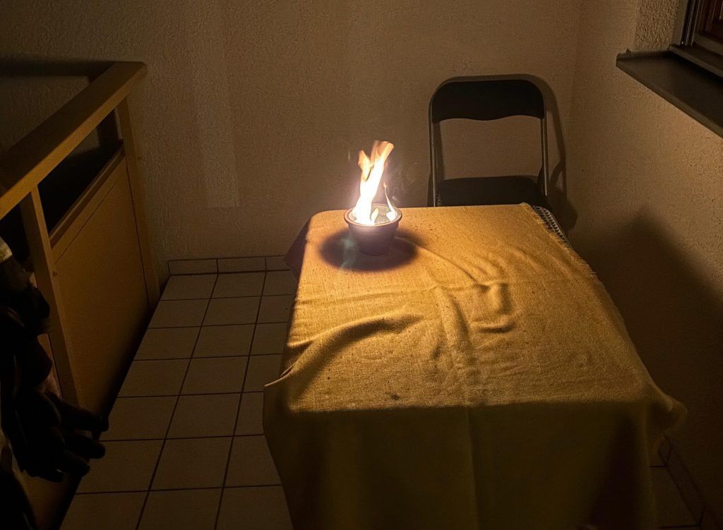 Feuerwehr wegen &#8220;nicht löschbarer Kerze&#8221; frühmorgens im Einsatz: &#8220;Cool ist etwas anderes!&#8221;