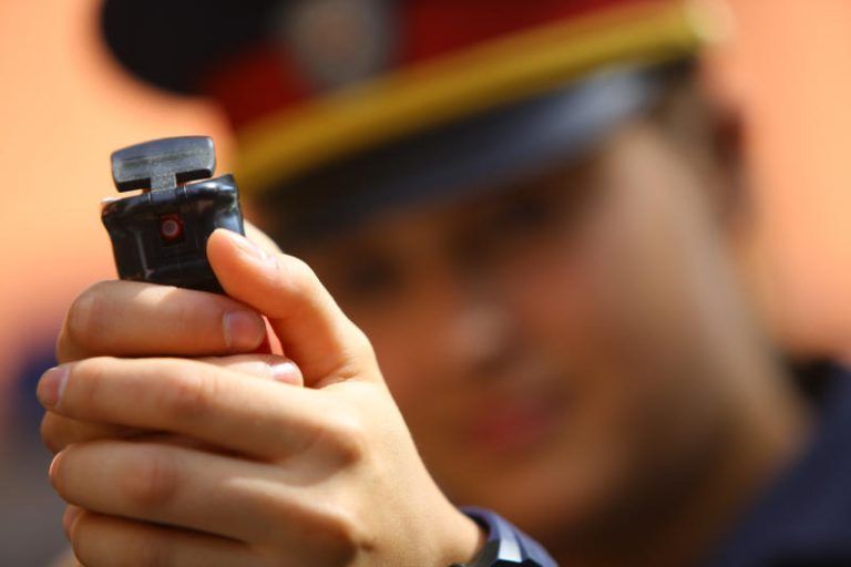 Pfefferspray Polizist.jpg