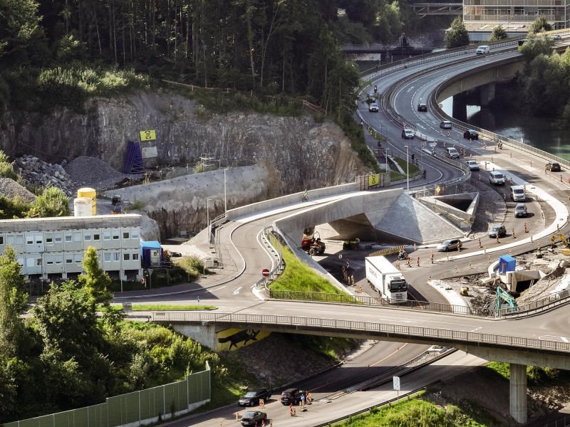 Fliegende Brocken bei der &#8220;Tunnelspinne&#8221;