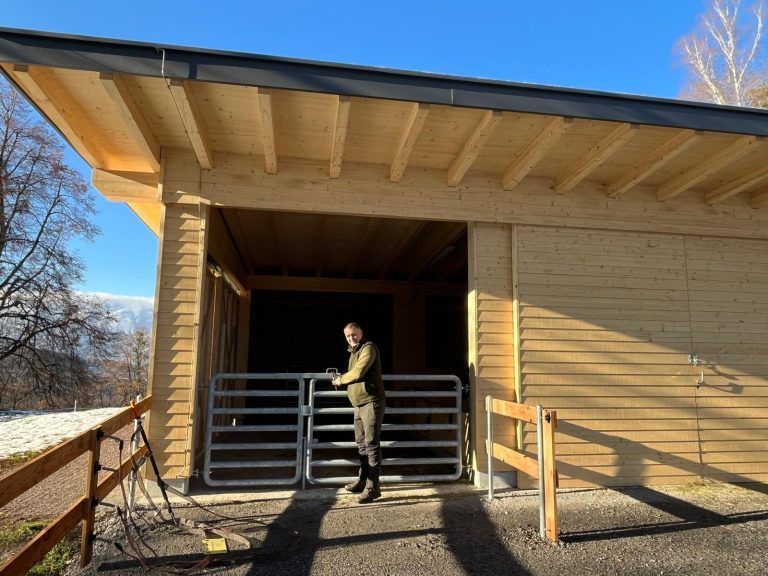 Neues Futterhaus und Wirtschaftsgebäude