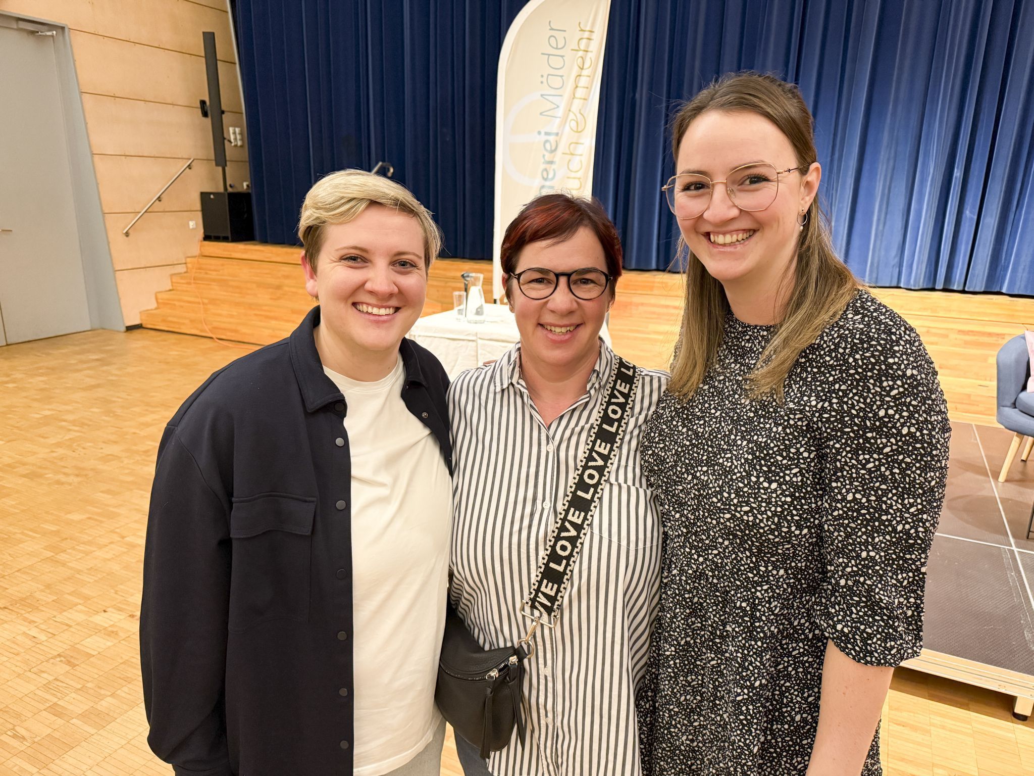 Anna Riedmann, Petra Schroll und Carina Maier kamen in den J.J. Ender Saal