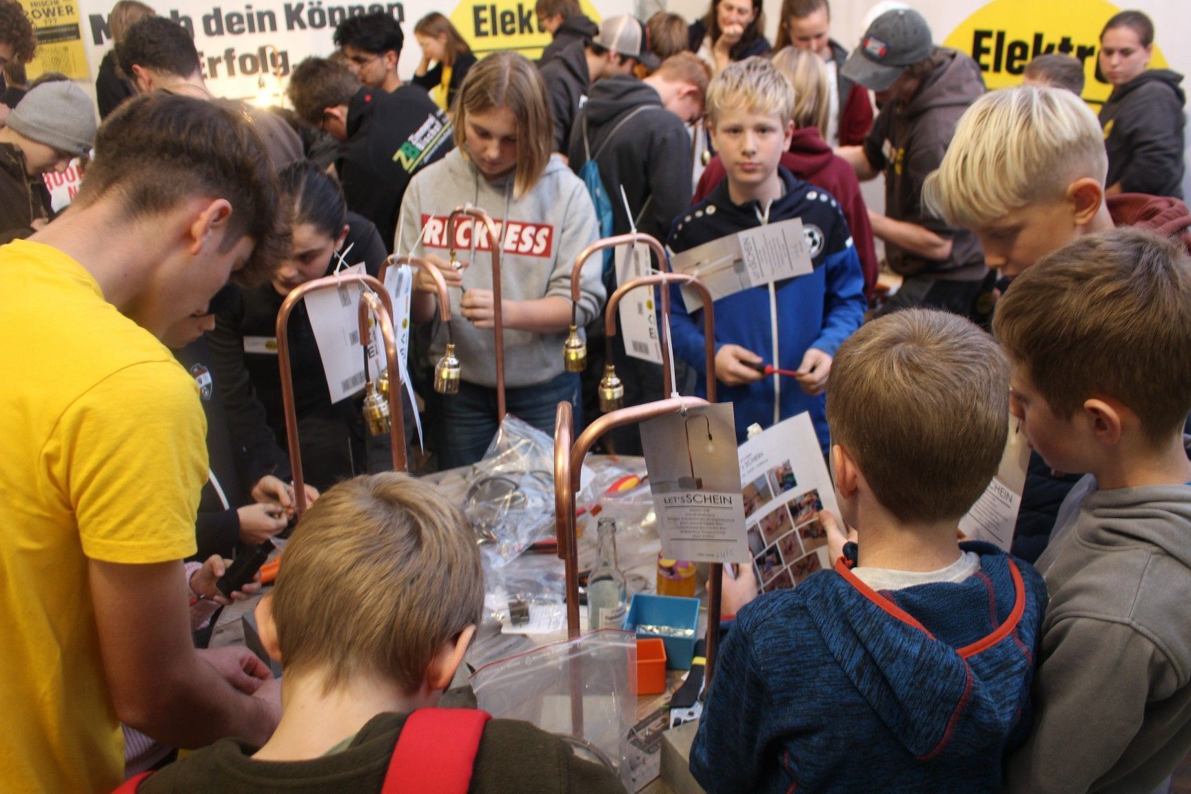 Selber Hand anlegen – und am Ende geht im wahrsten Sinne des Wortes ein Licht auf.