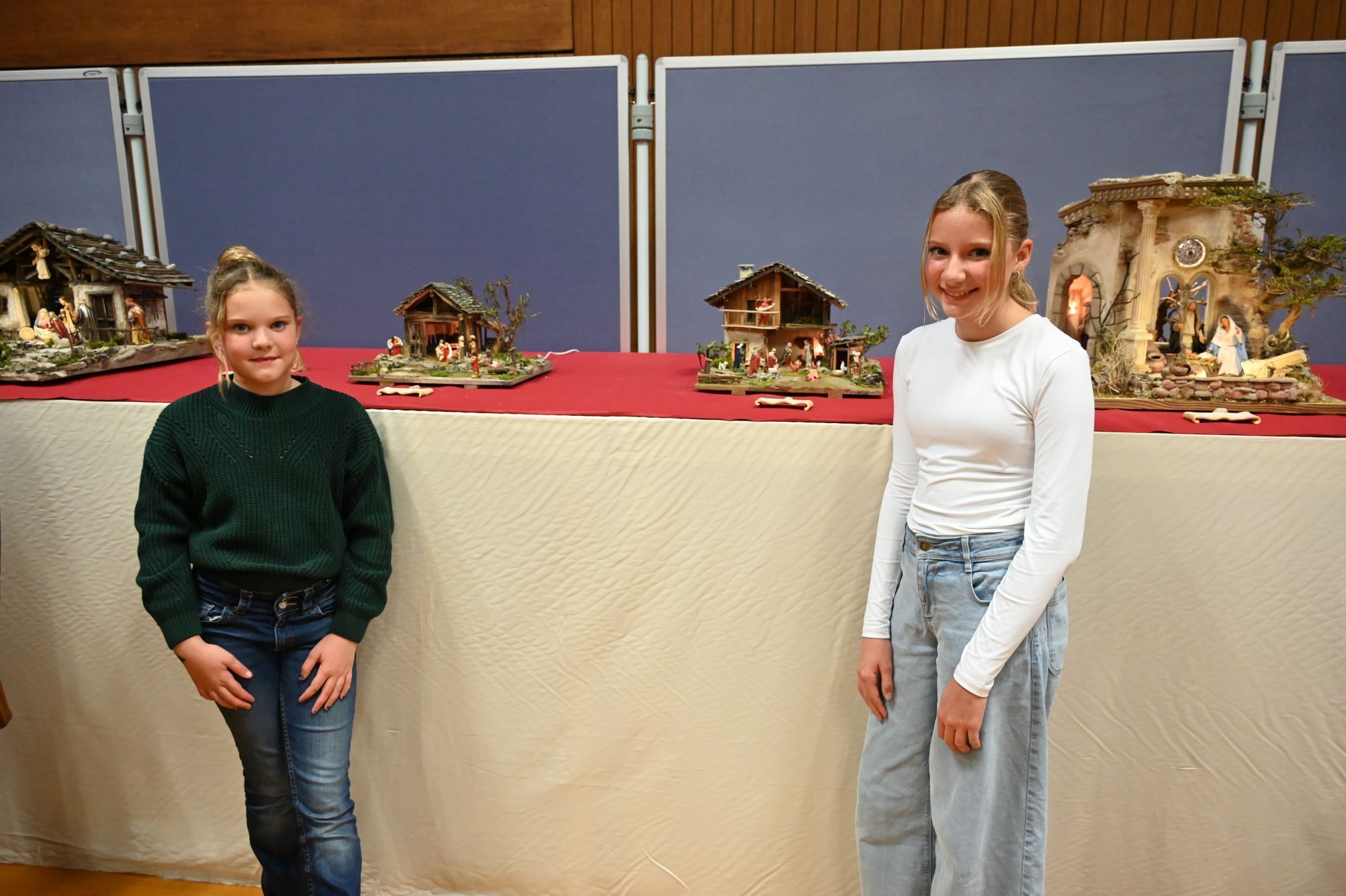 Emma und Lina bauten im Frühjahr zwei Kinderkrippen.